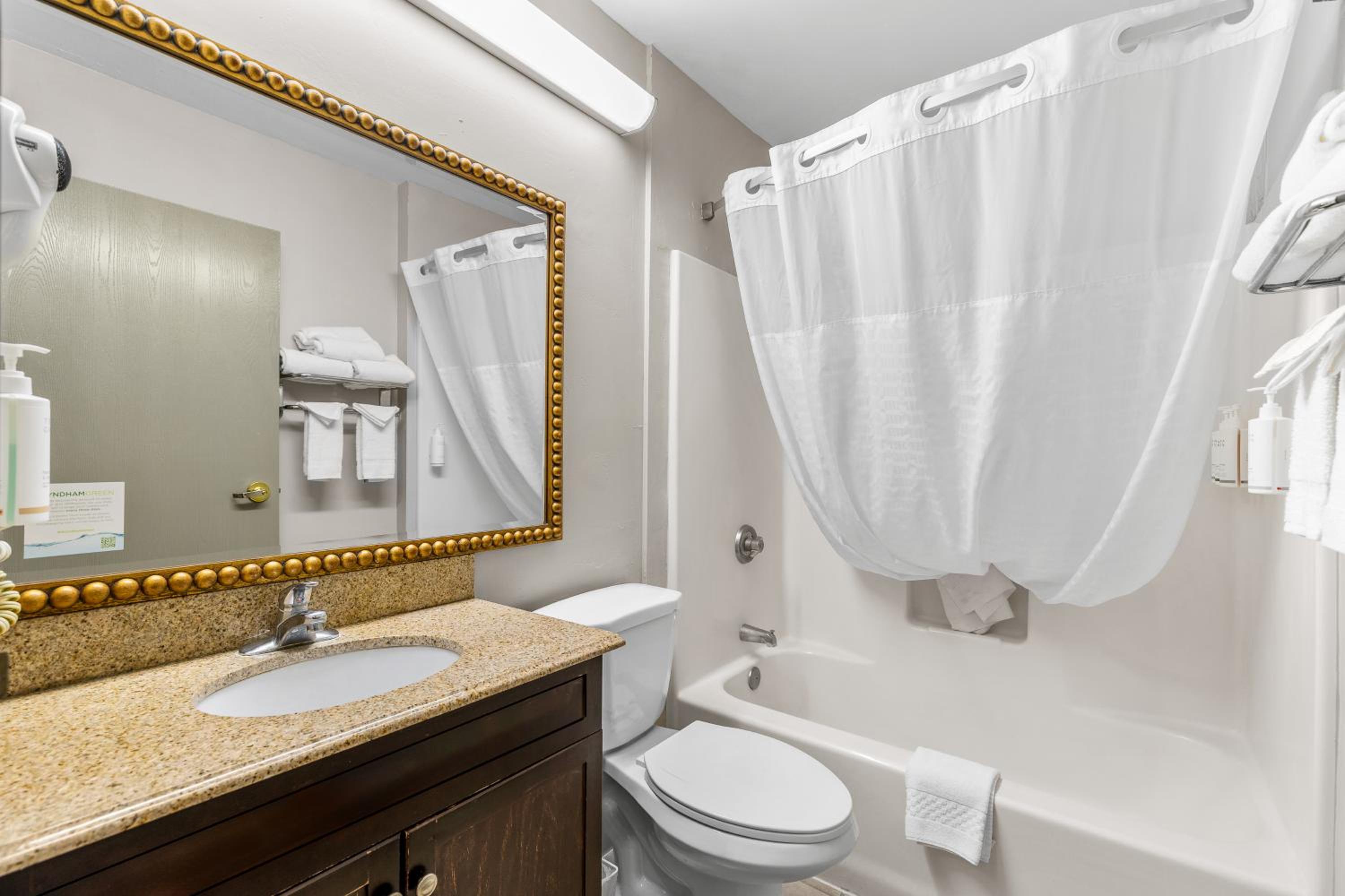 Queen Room - Non-Smoking - Photo 2