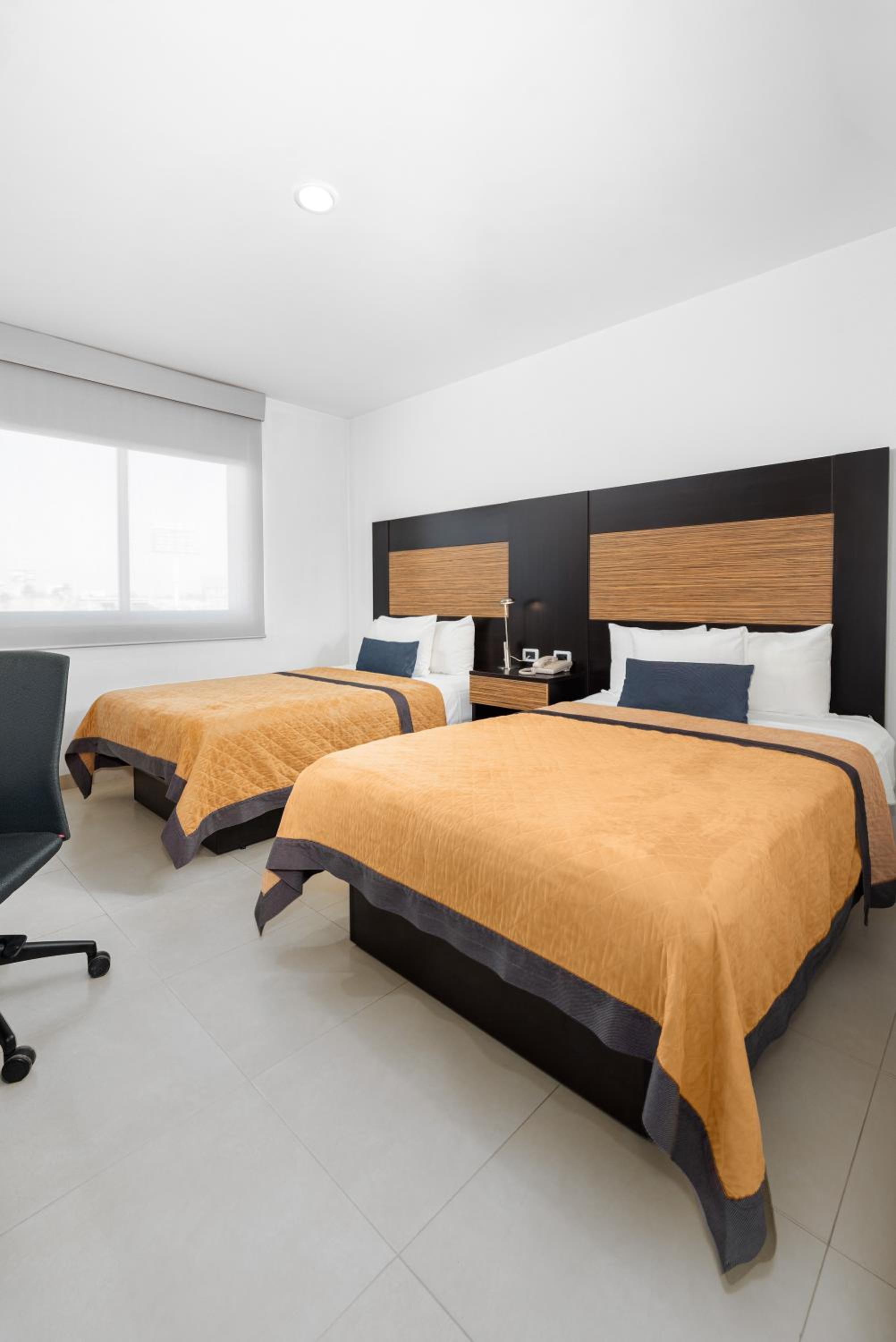 Standard Double Room with Two Double Beds - Photo 2