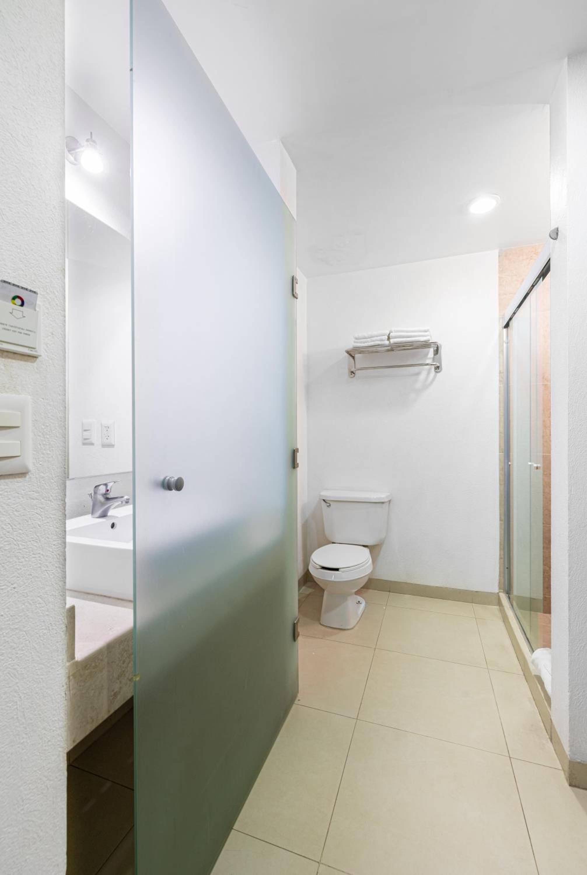 Standard Double Room with Two Double Beds - Photo 4