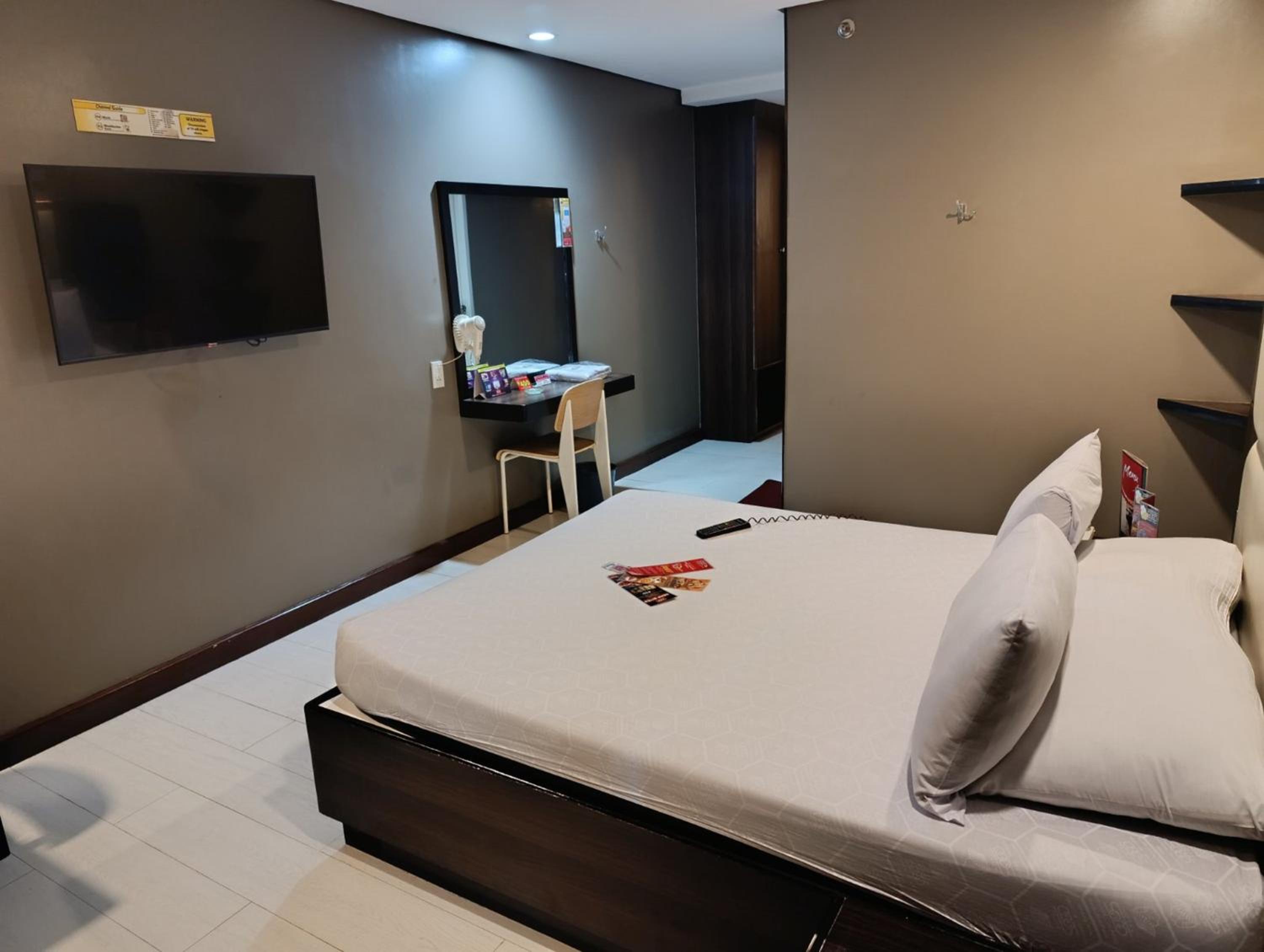 Regency 1 - Photo 6