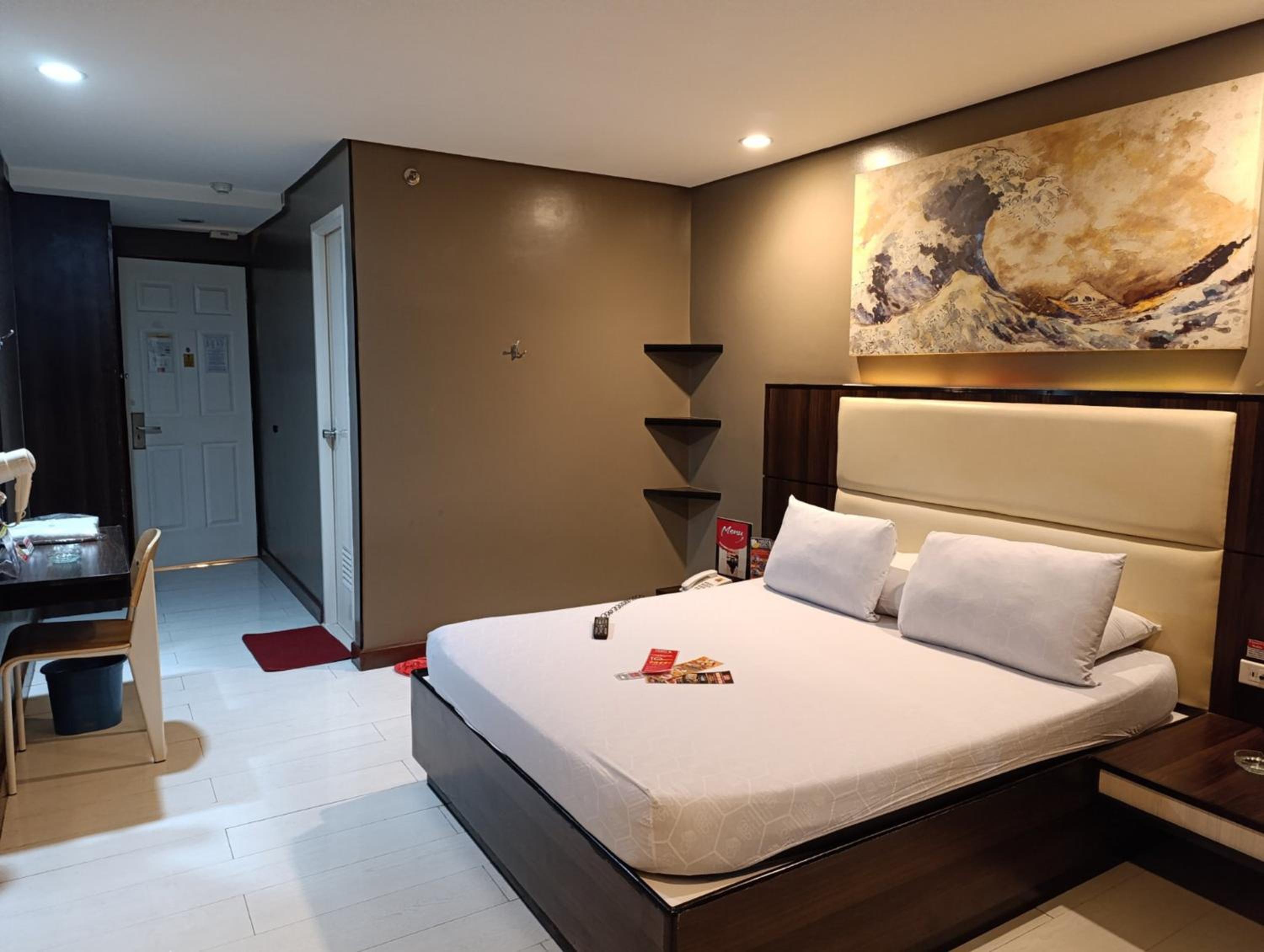Regency 1 - Photo 3