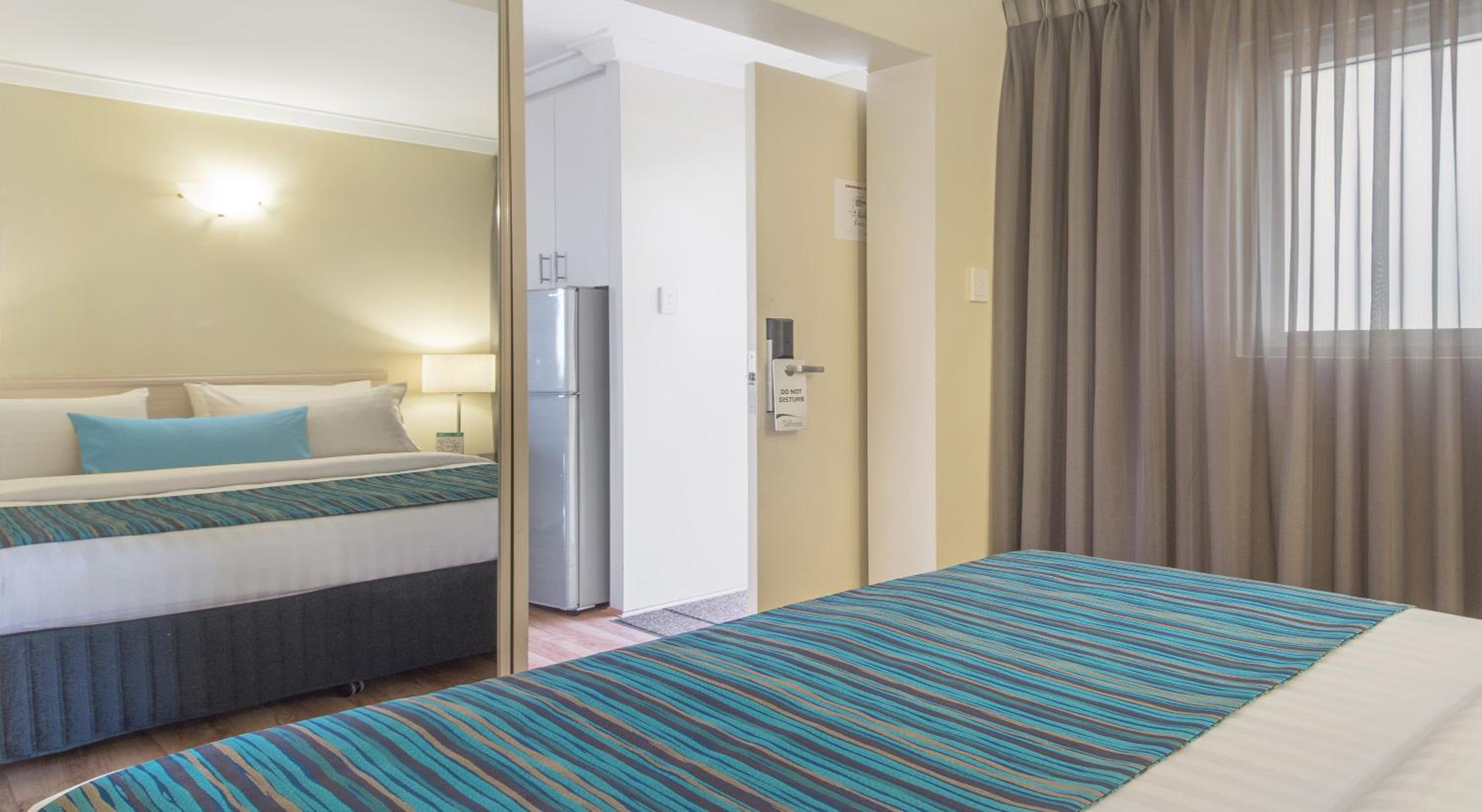 One-Bedroom Suite With Balcony thumbnail 5