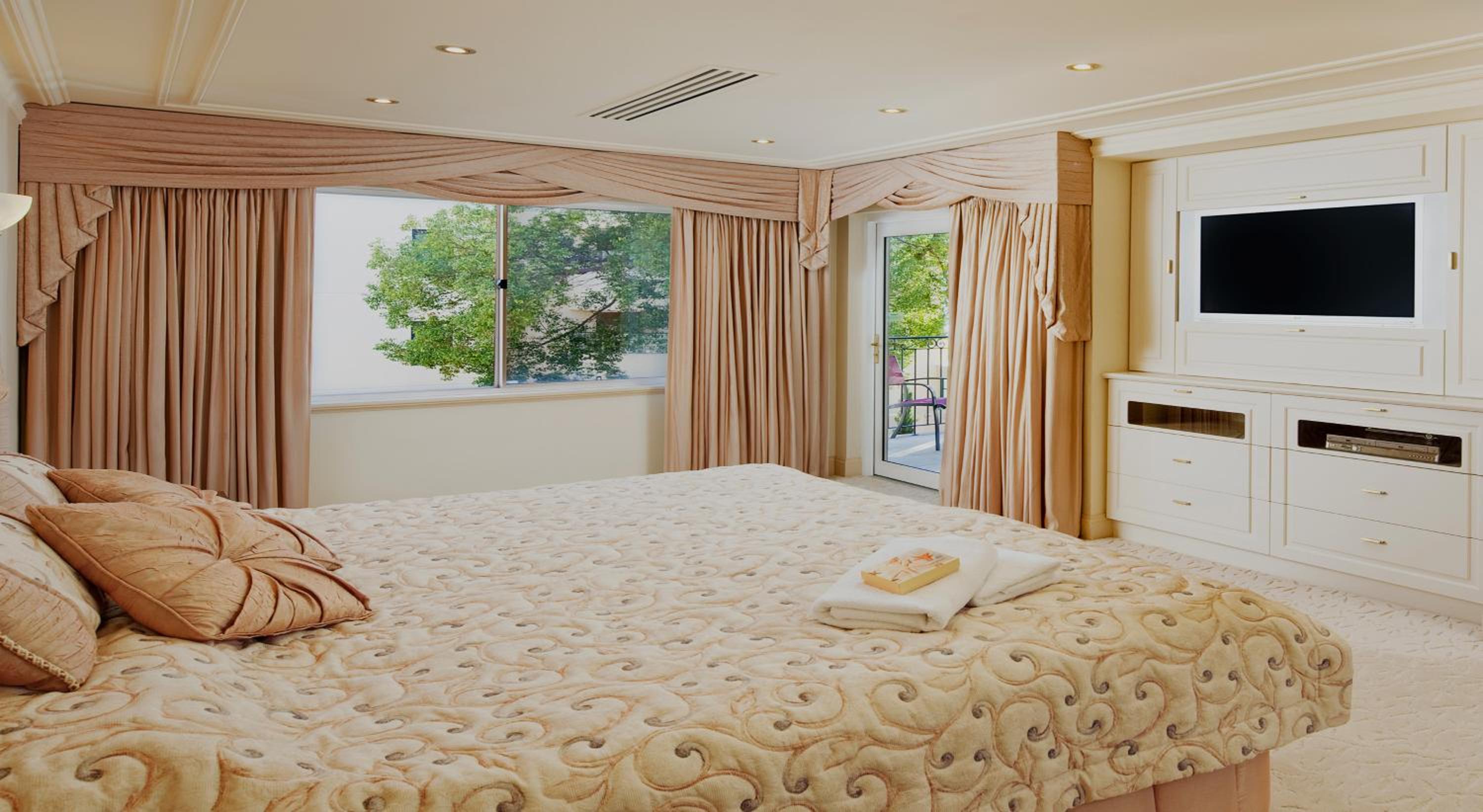 Executive One-Bedroom Suite - Riverside