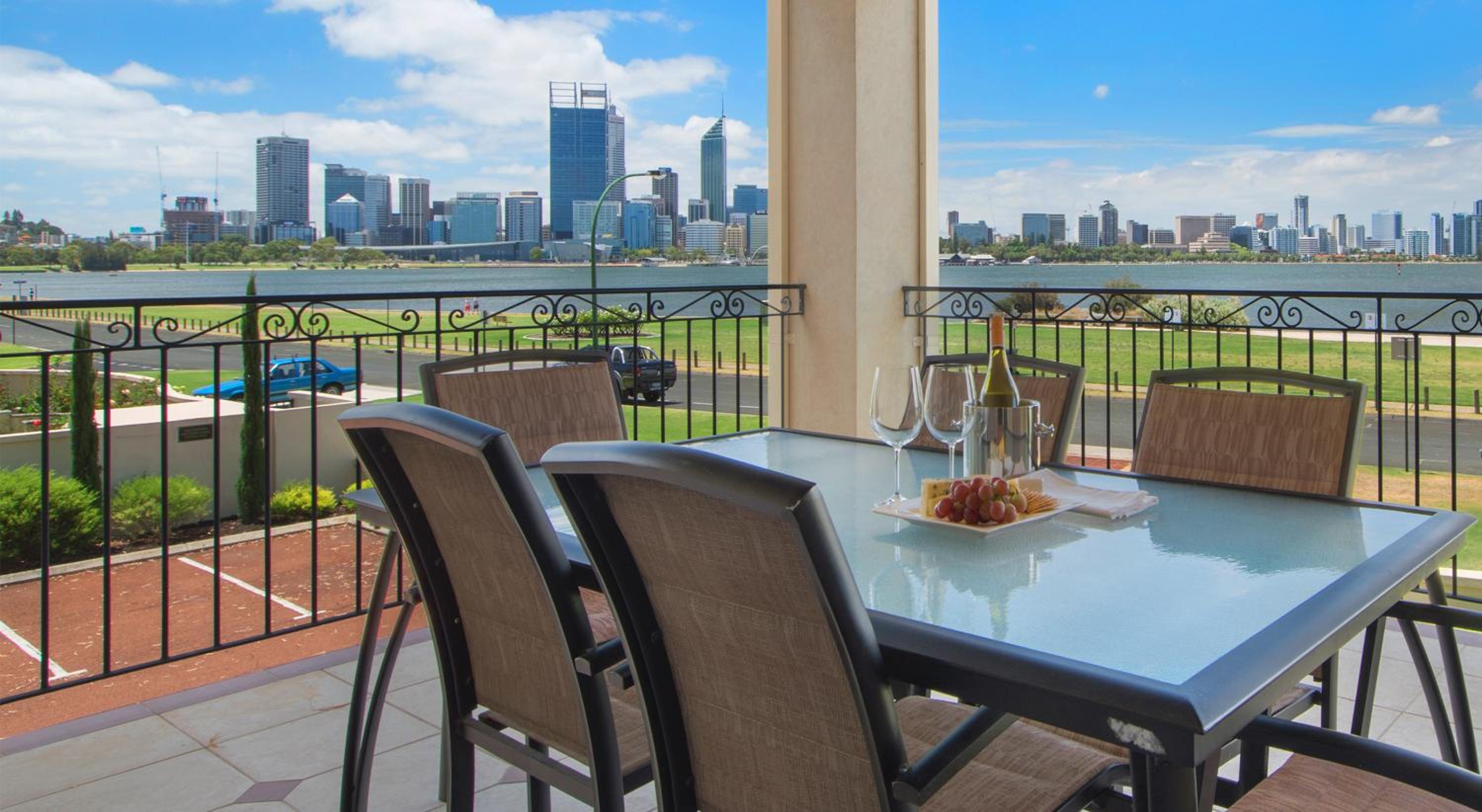 One-Bedroom Panorama Suite with River View