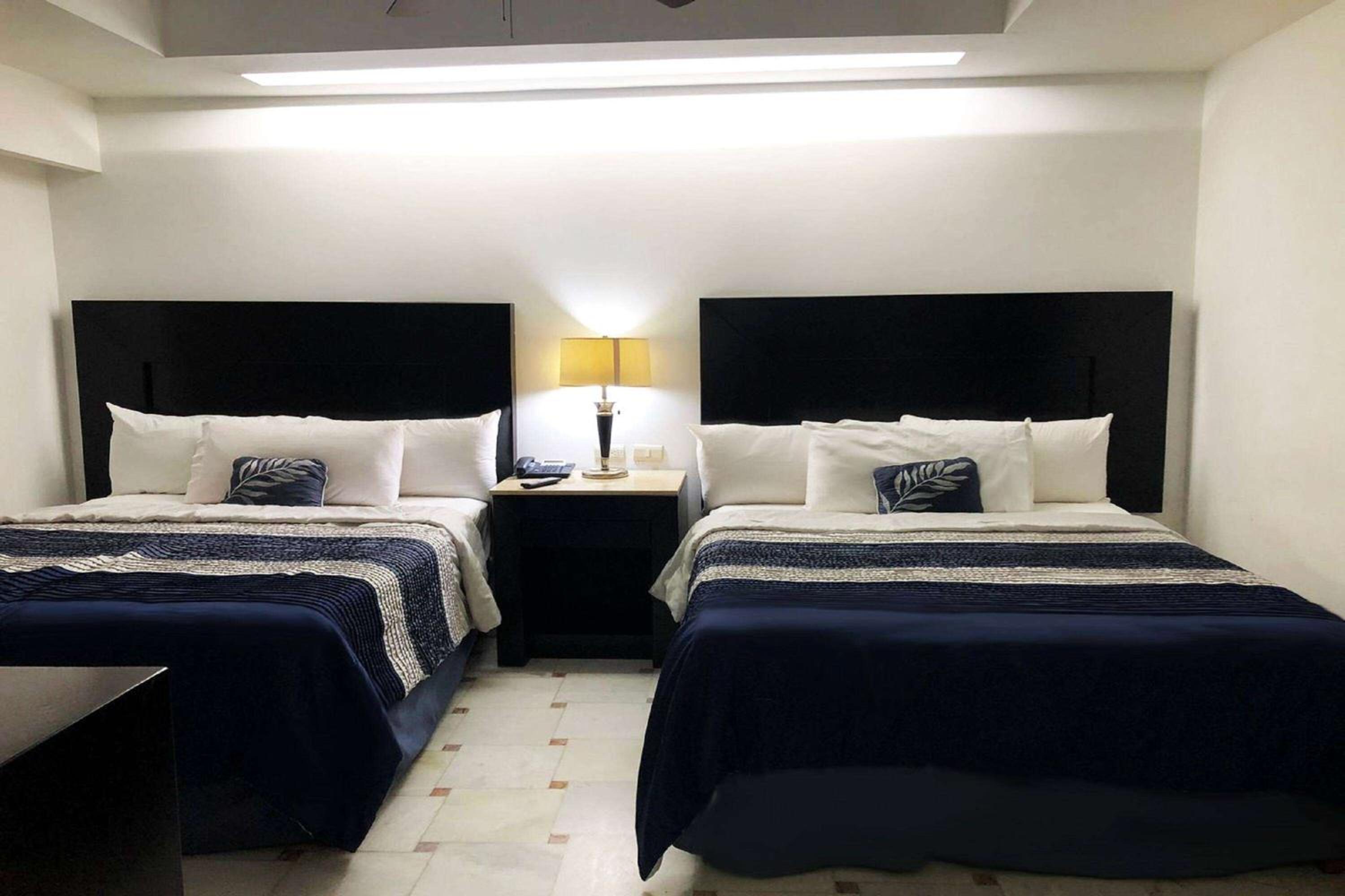 Suite with Two Queen Beds - Non-Smoking photo 2