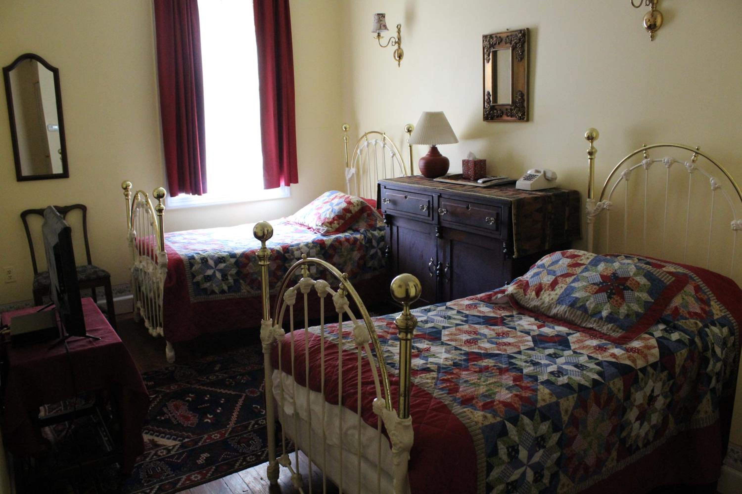 Twin Room with Two Twin Beds photo 2