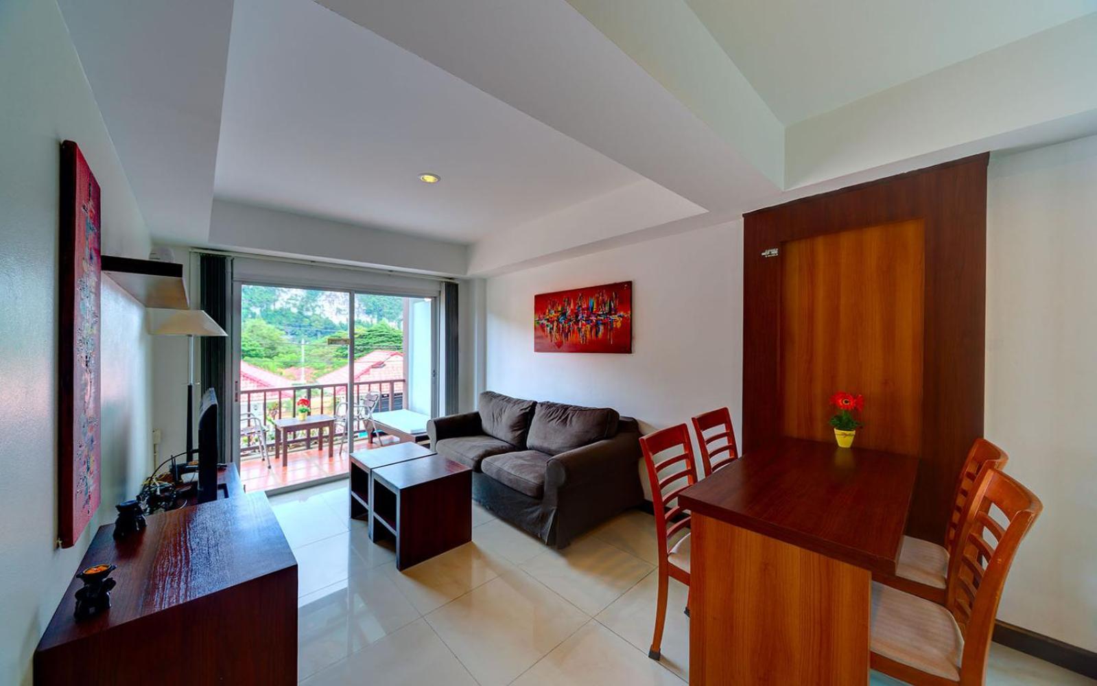 One-Bedroom Apartment - Photo 3