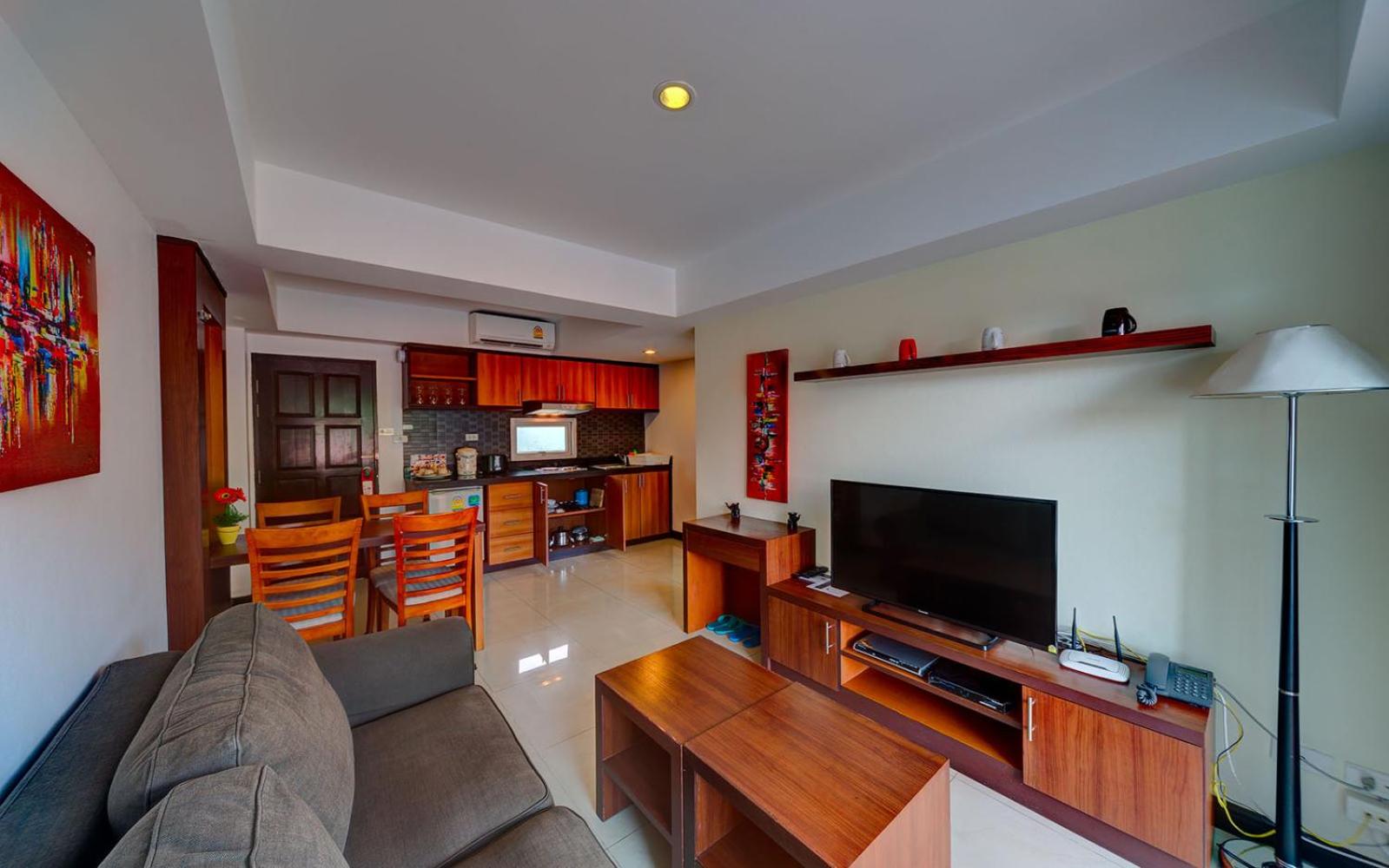 One-Bedroom Apartment - Photo 2