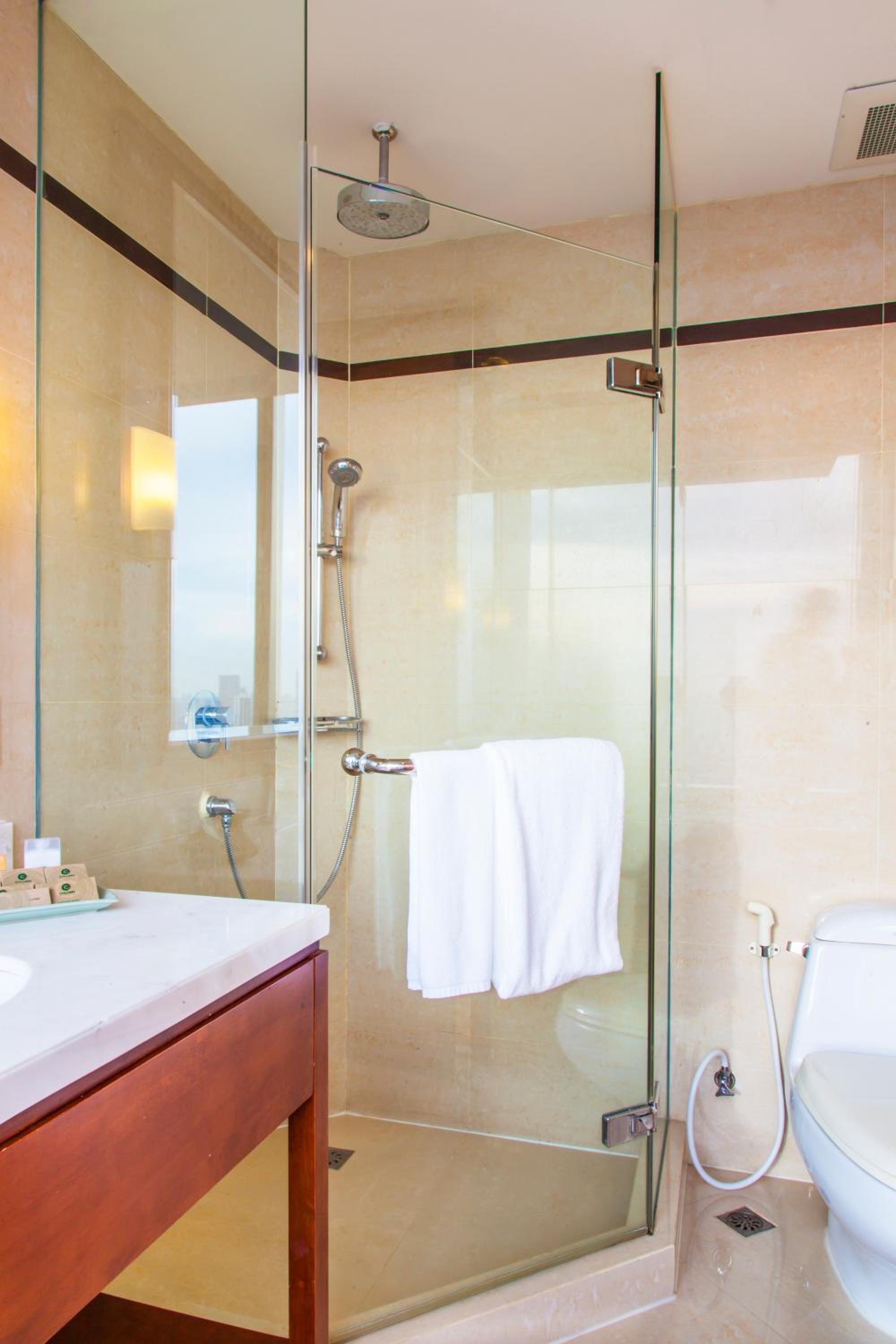 Two-Bedroom Premier with Park View photo 2