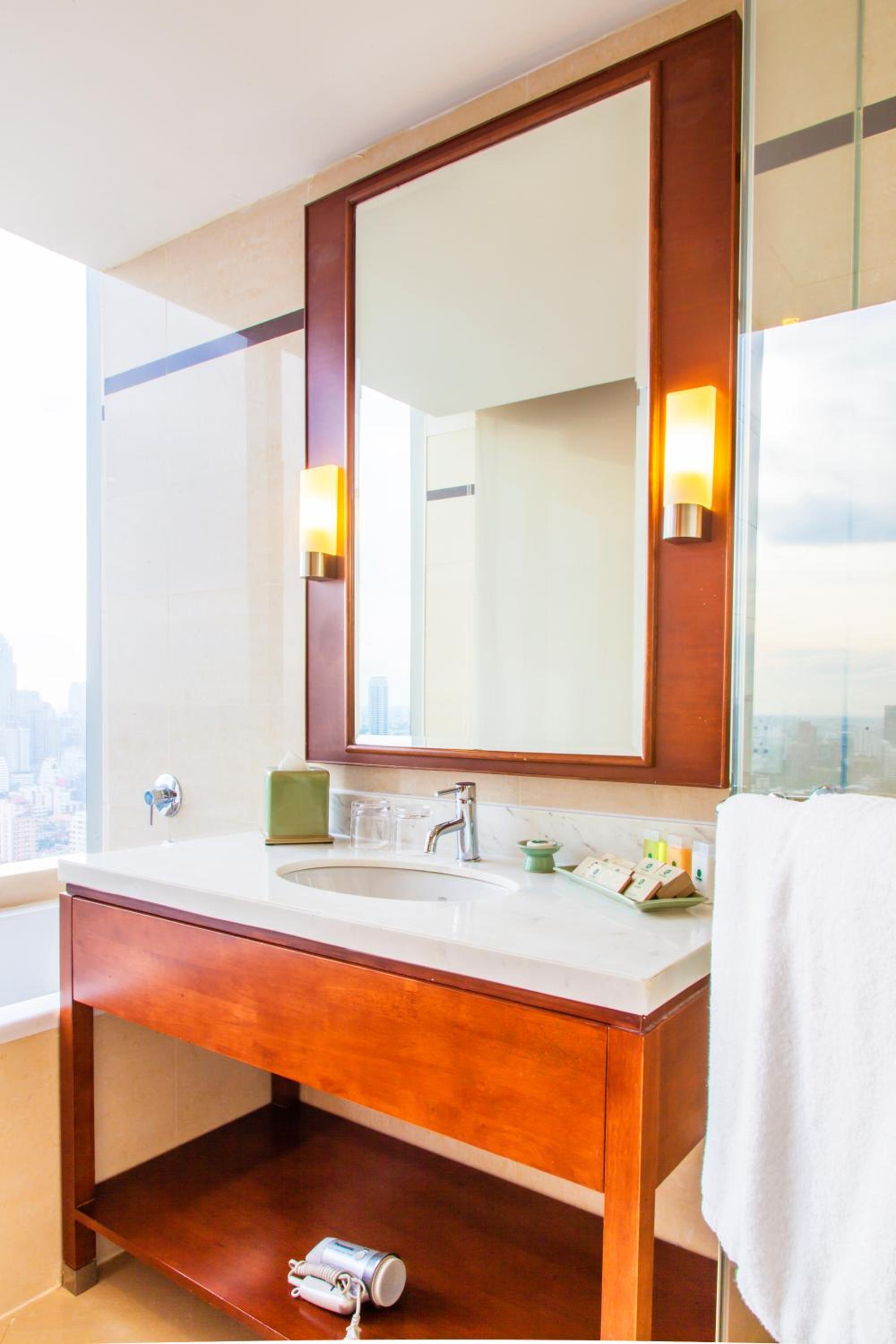 Two-Bedroom Premier with Park View photo 3