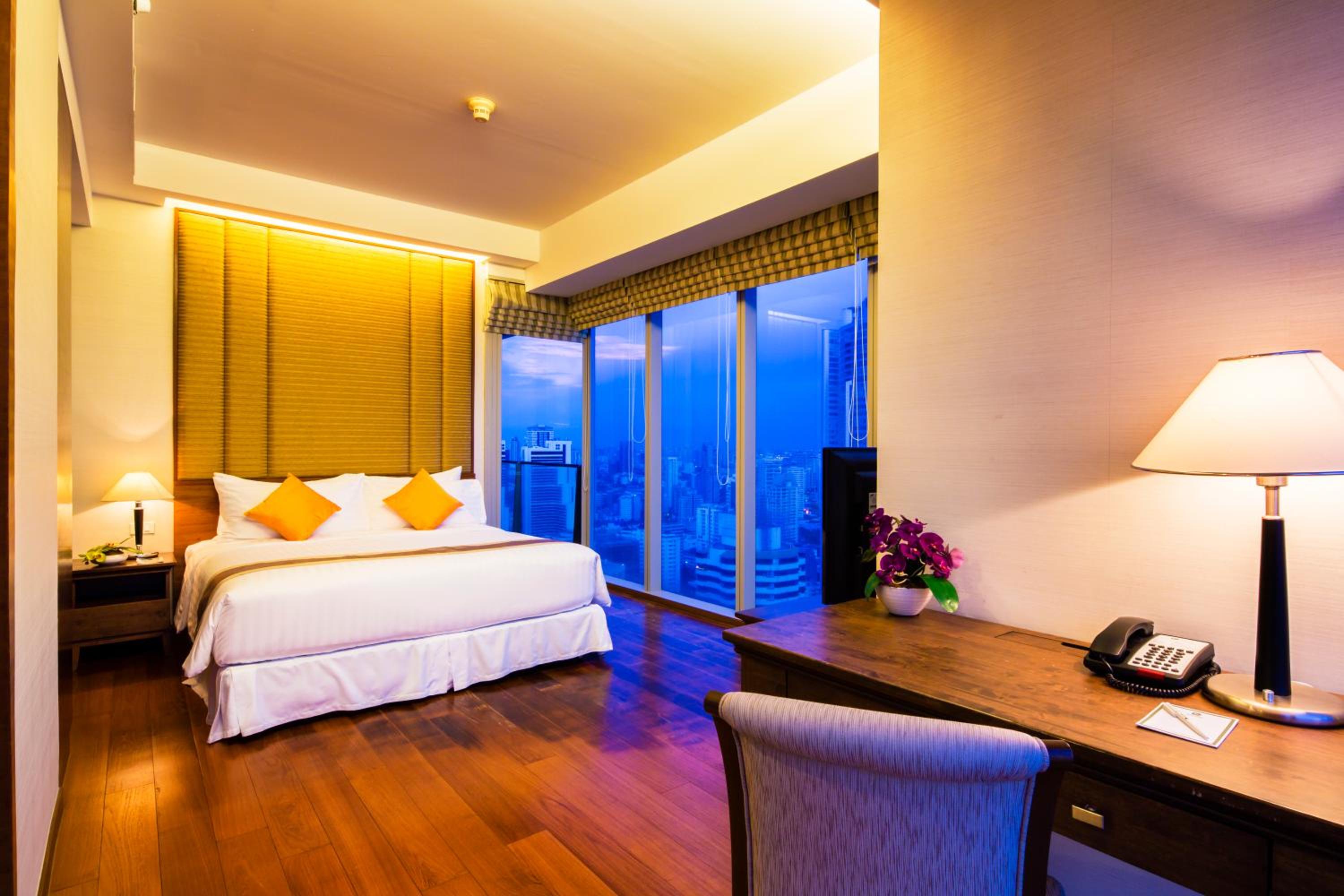 Two-Bedroom Premier with Park View photo 3