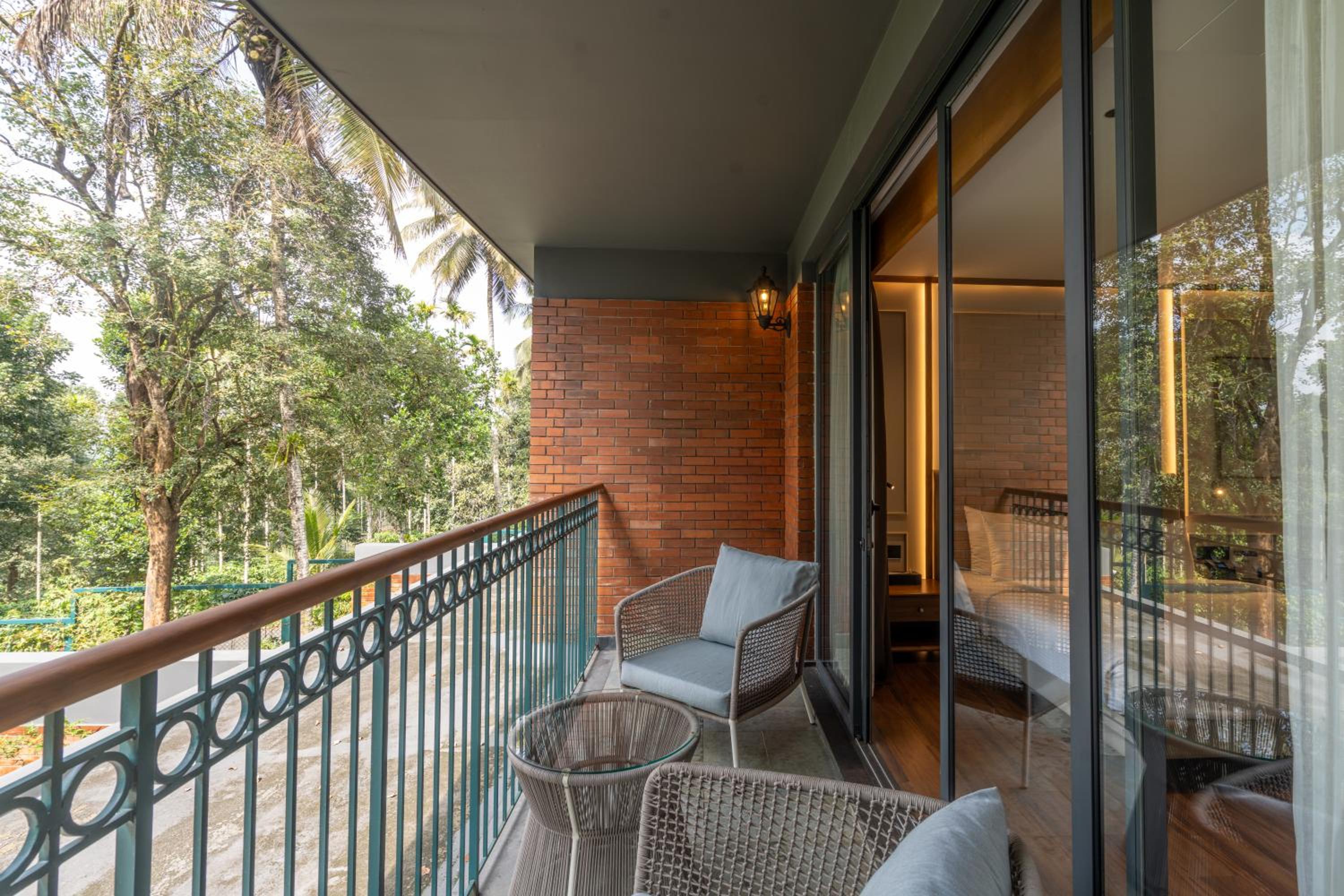 Premium Suite - Photo 5