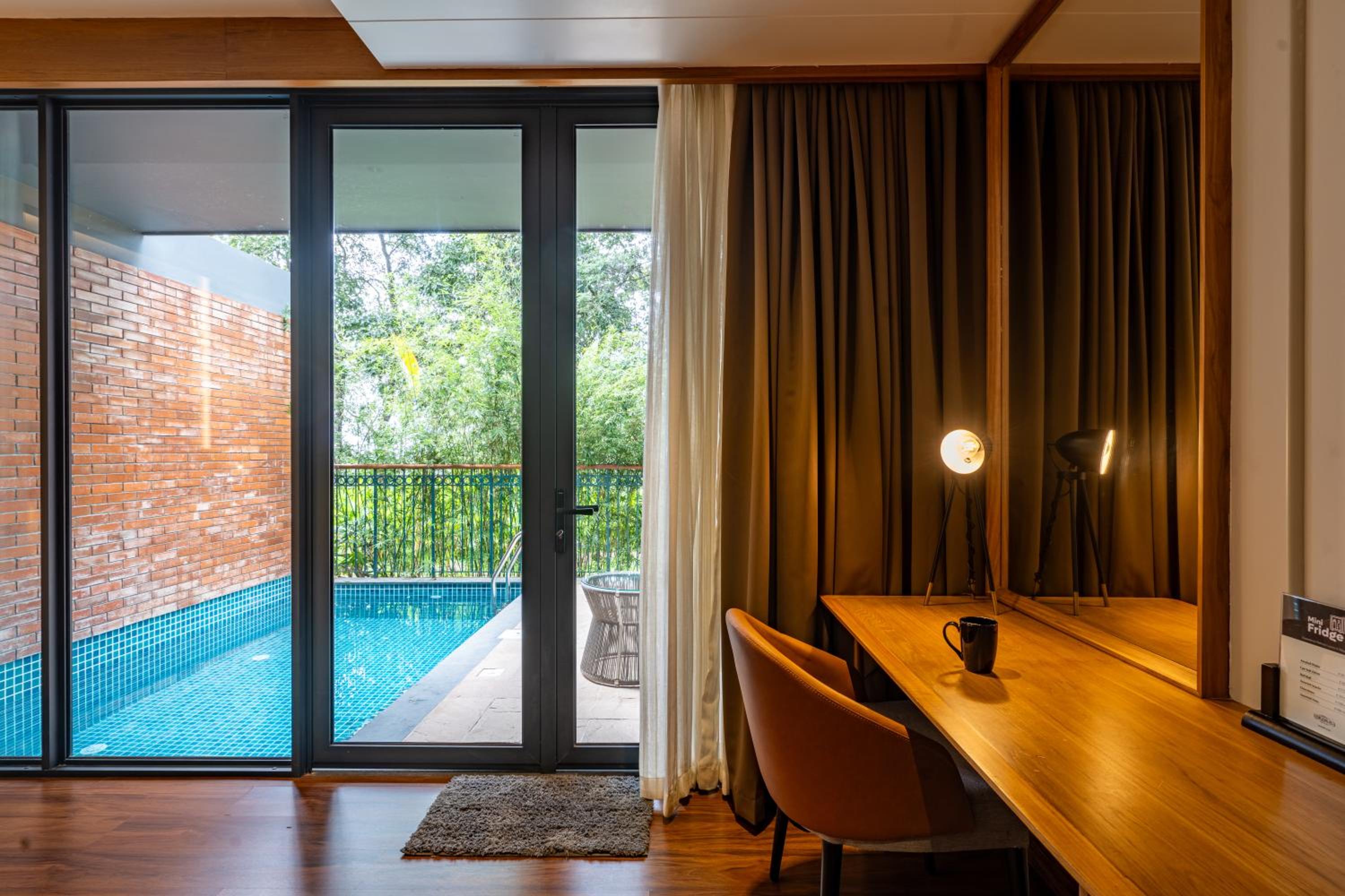 Luxury Suite with Private Pool - Photo 8