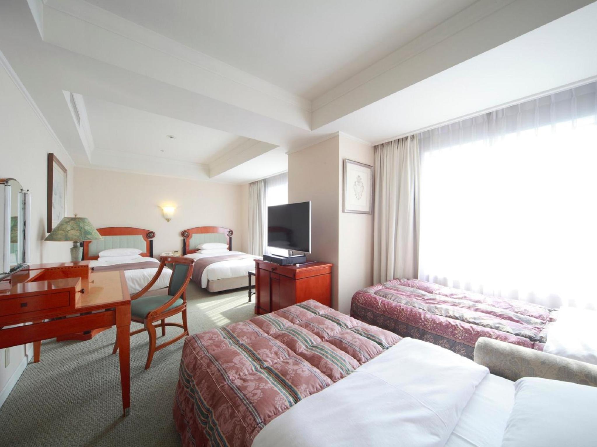 Deluxe Room - Non-Smoking (4 Adult)