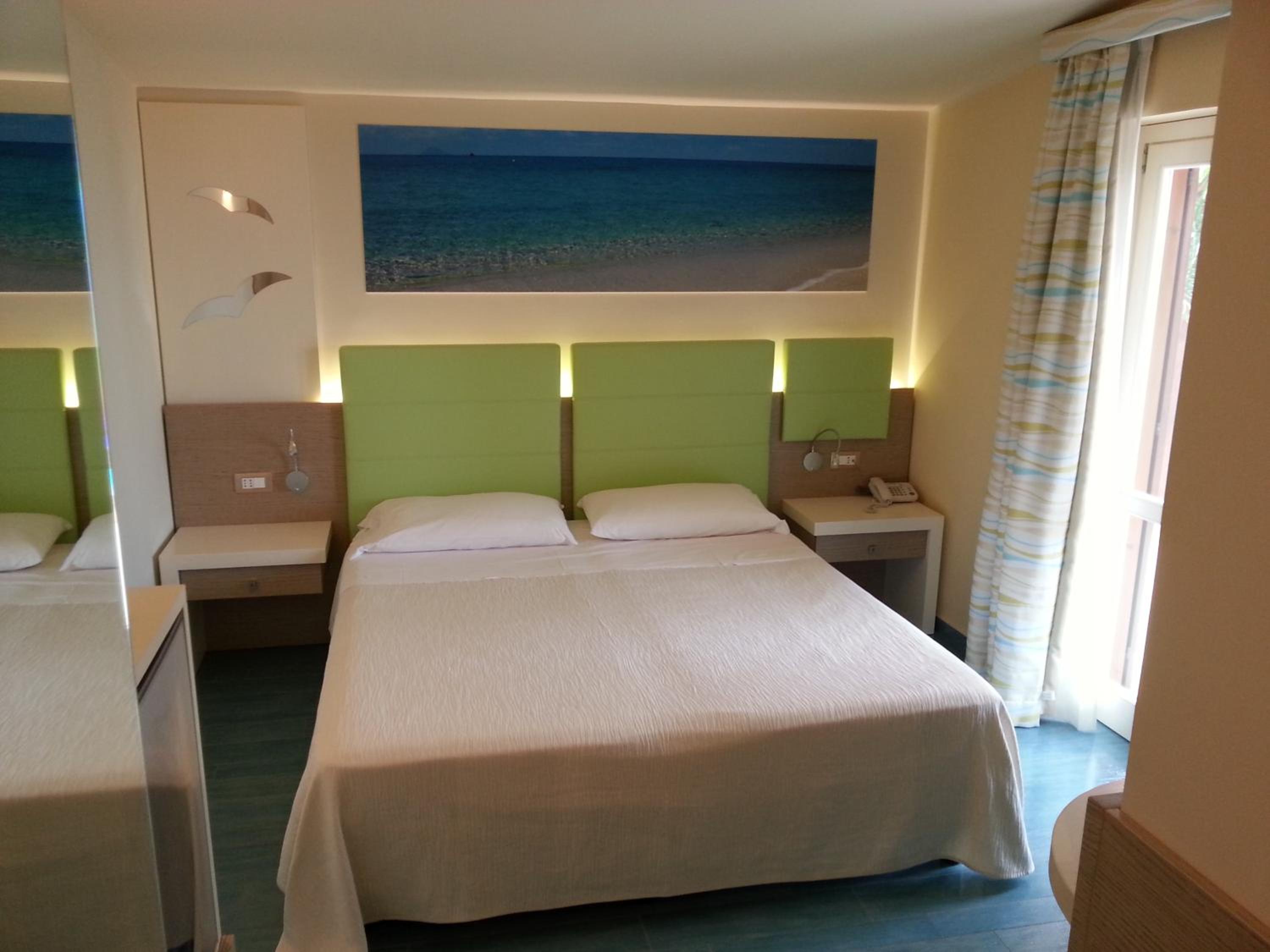 Double or Twin Room with Garden View photo 2