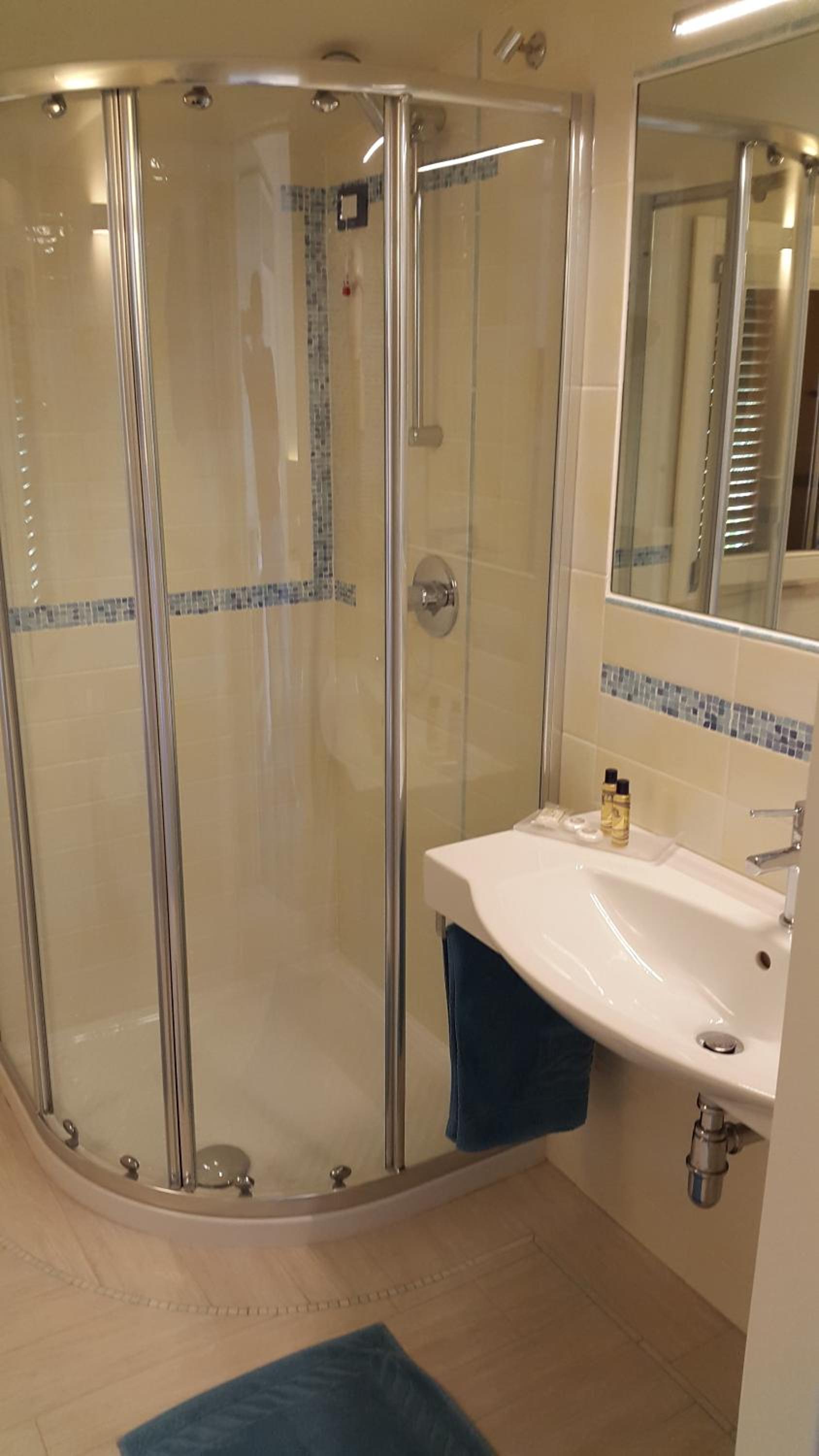 Double or Twin Room with Garden View photo 3
