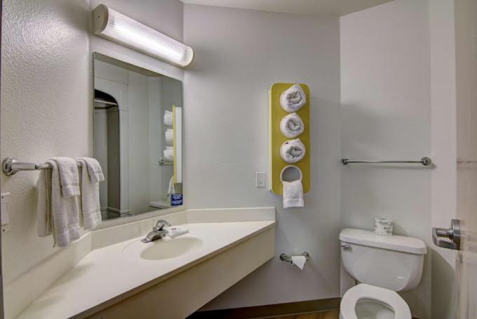 Queen Room - Non Smoking - Photo 1