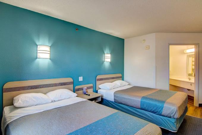 Double Room with Two Double Beds - Non-Smoking photo 3
