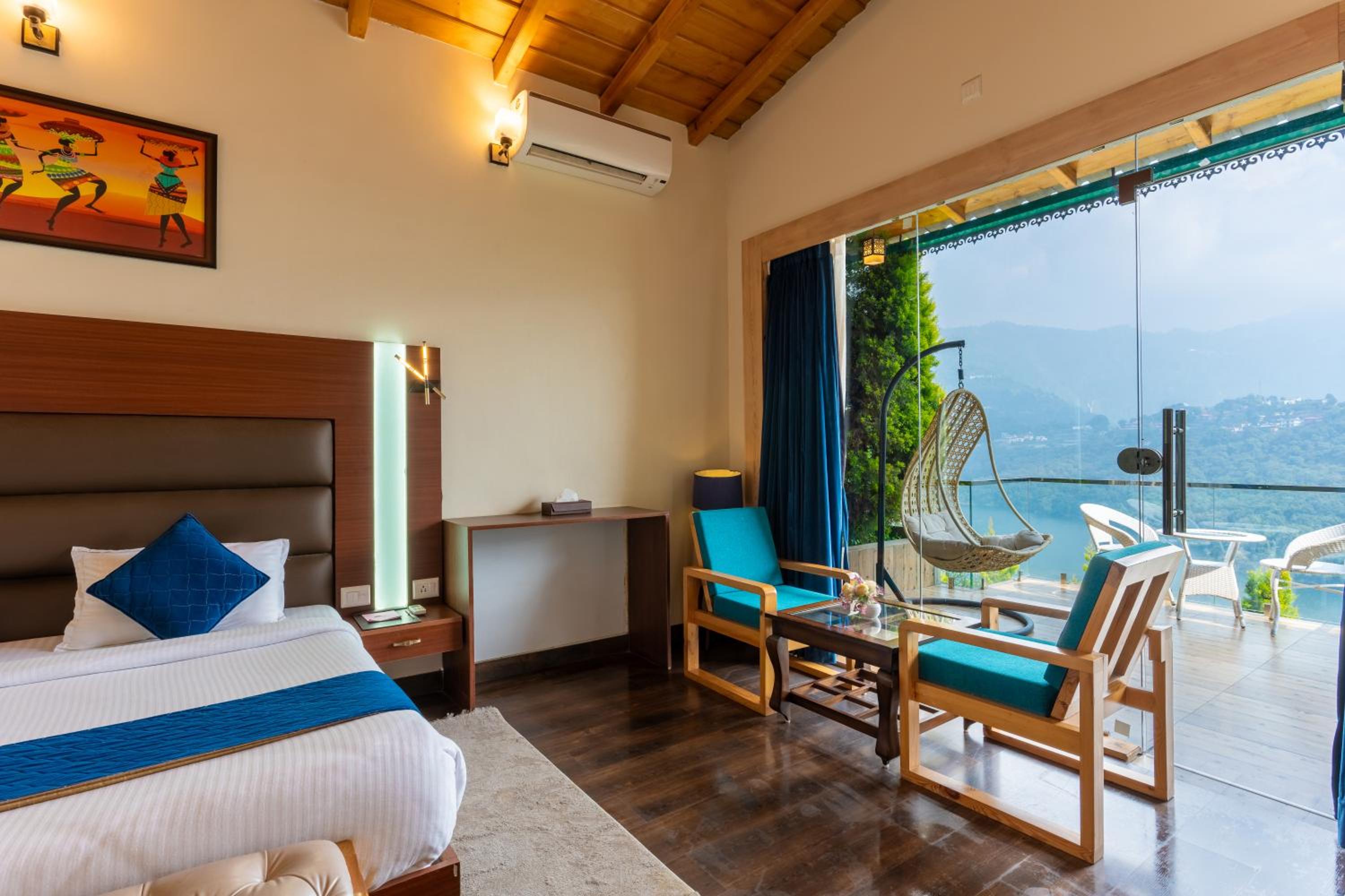 Double Room with Lake View - Photo 8