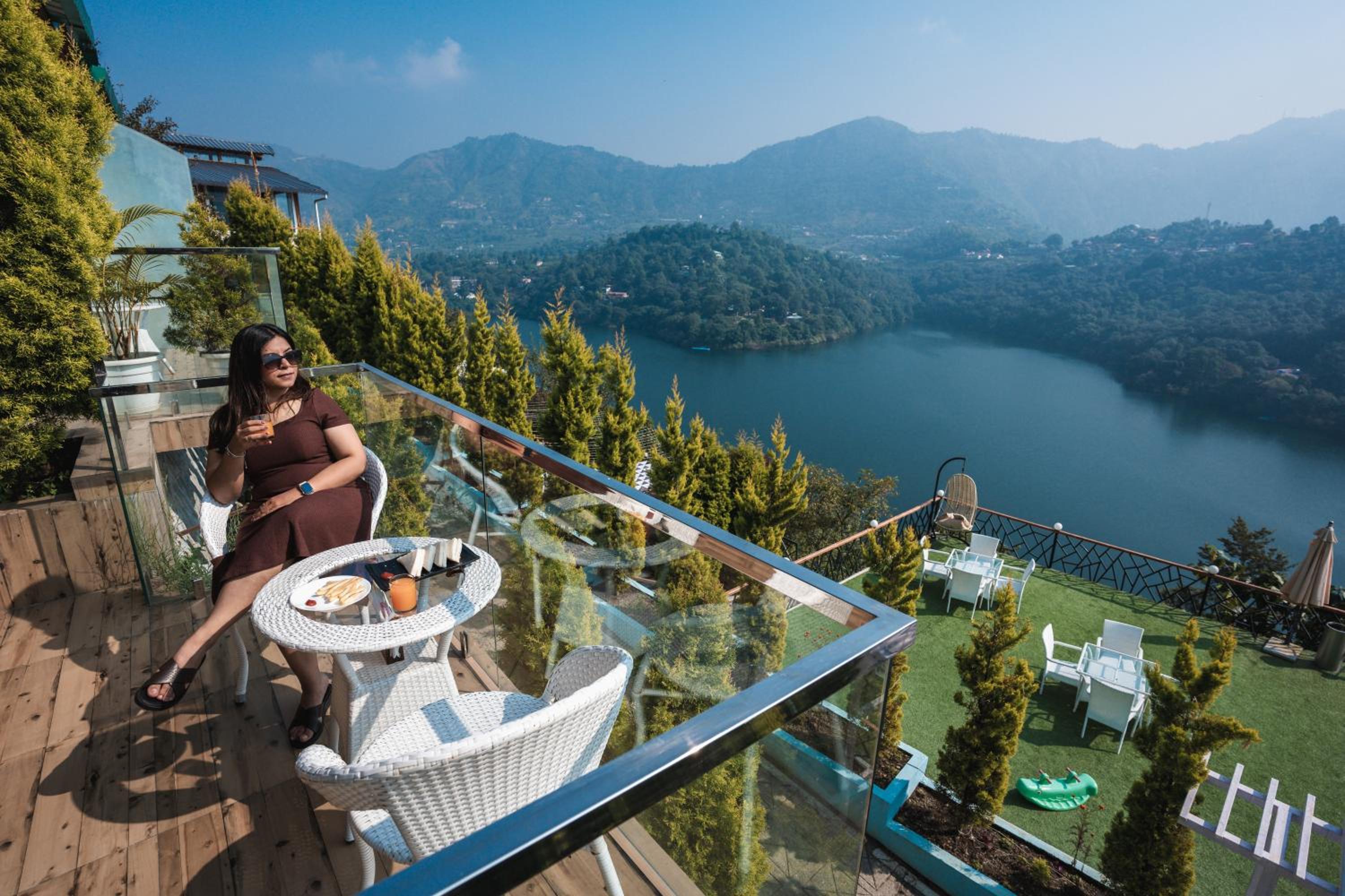 Double Room with Lake View - Photo 9