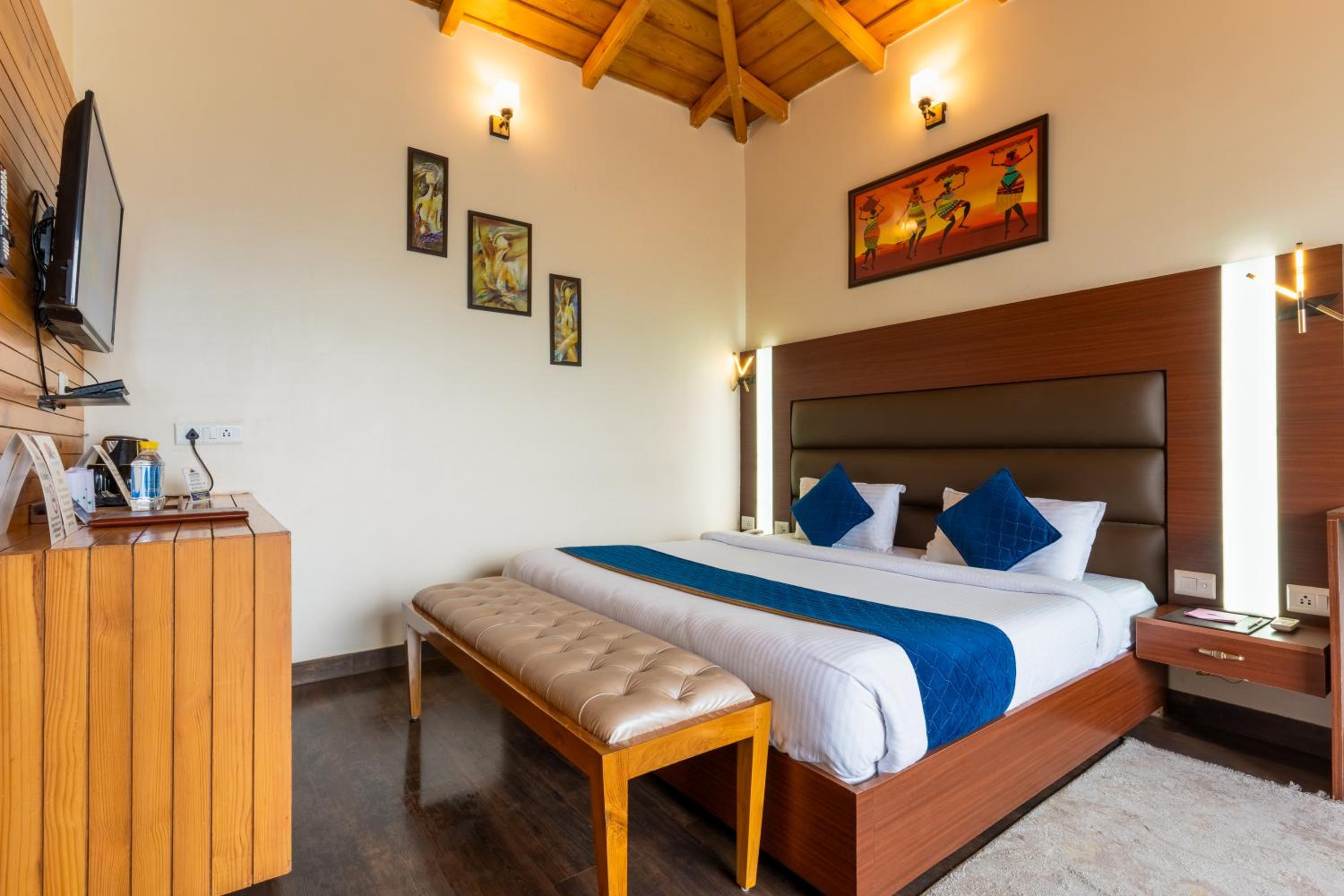 Double Room with Lake View - Photo 11