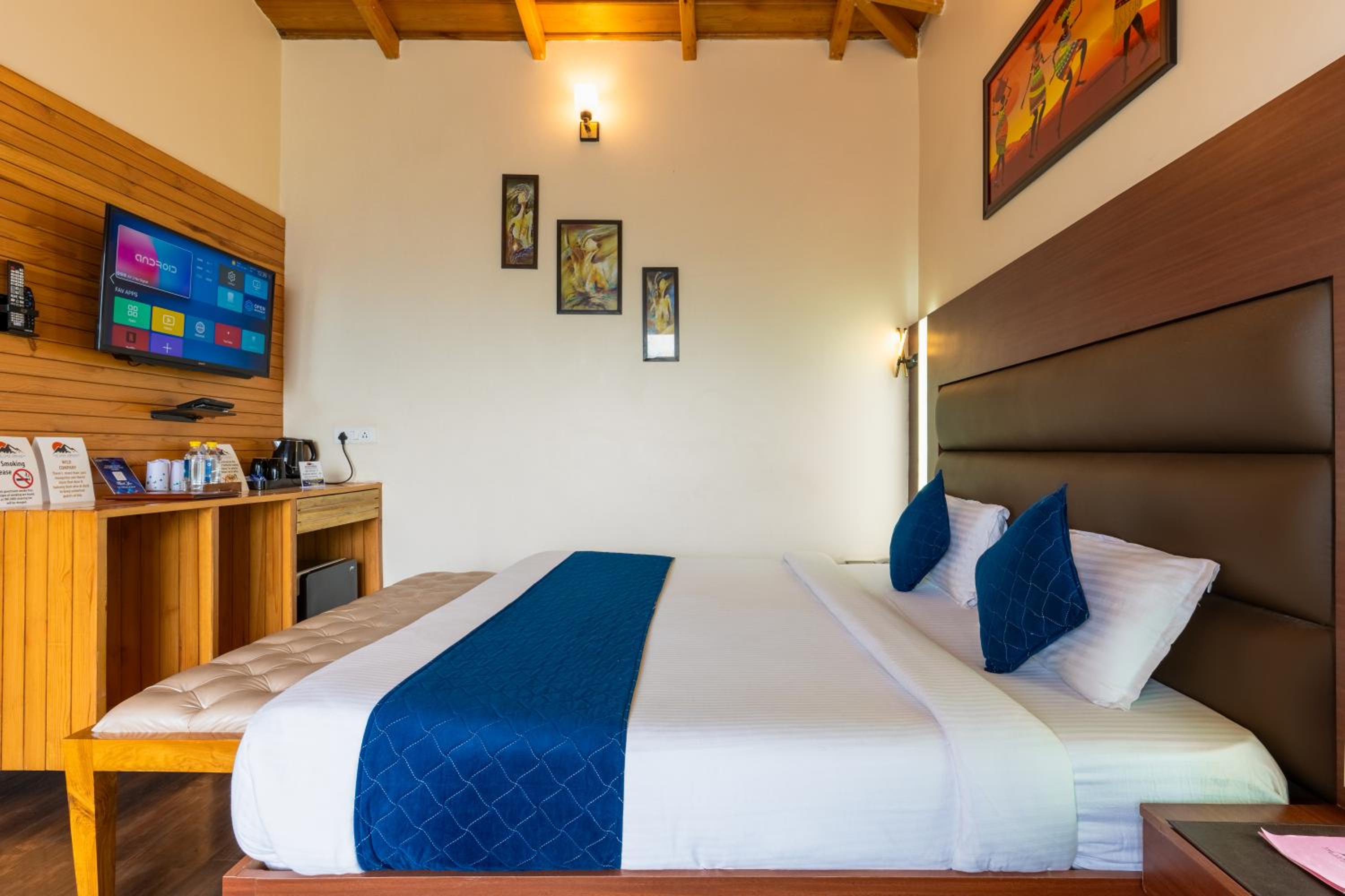 Double Room with Lake View - Photo 12