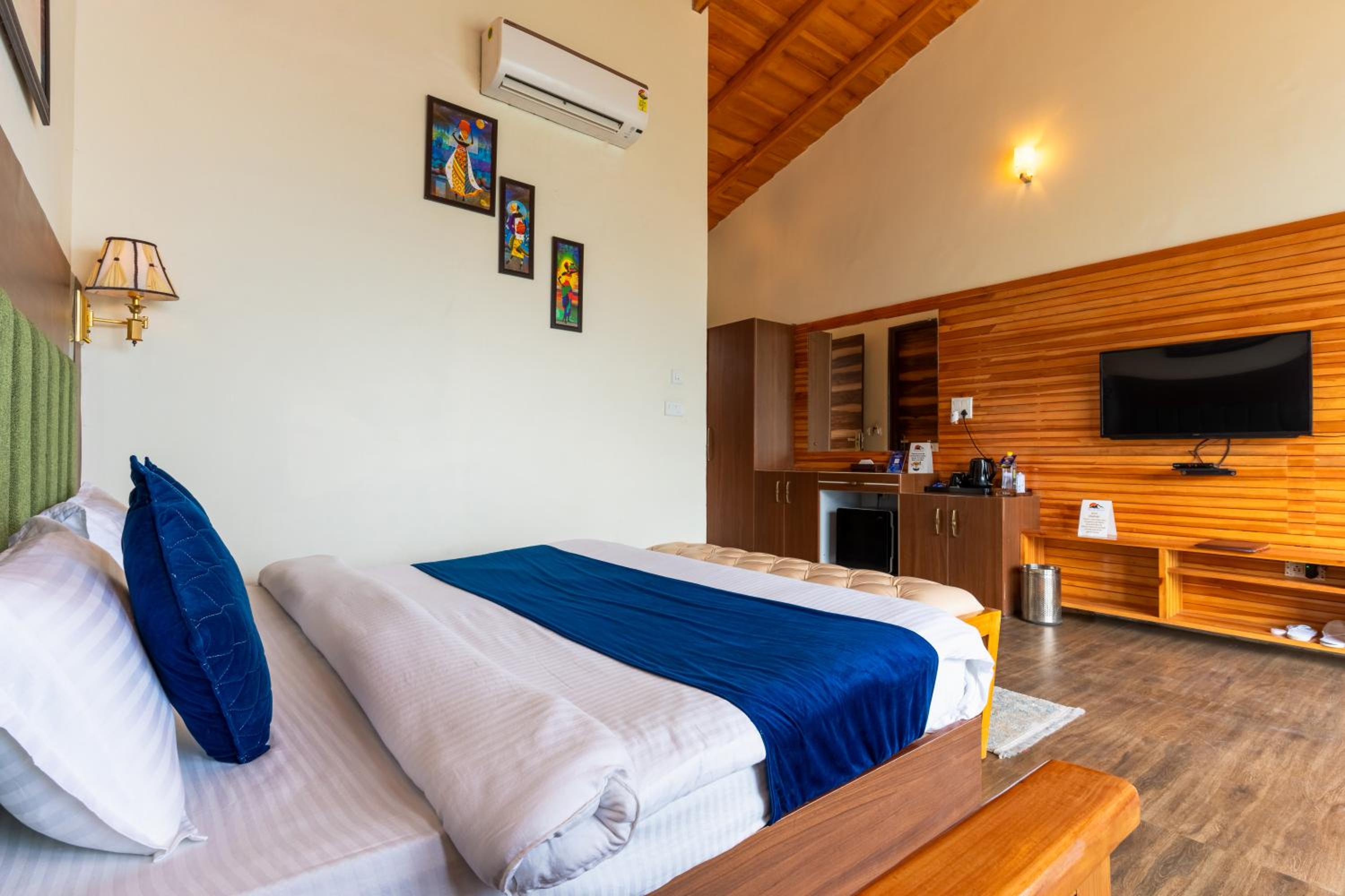 Double Room with Lake View - Photo 14