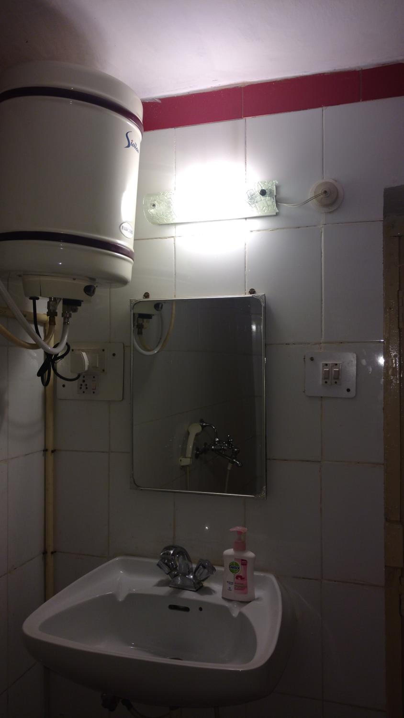 Standard Double Room (Pink) - Photo 18