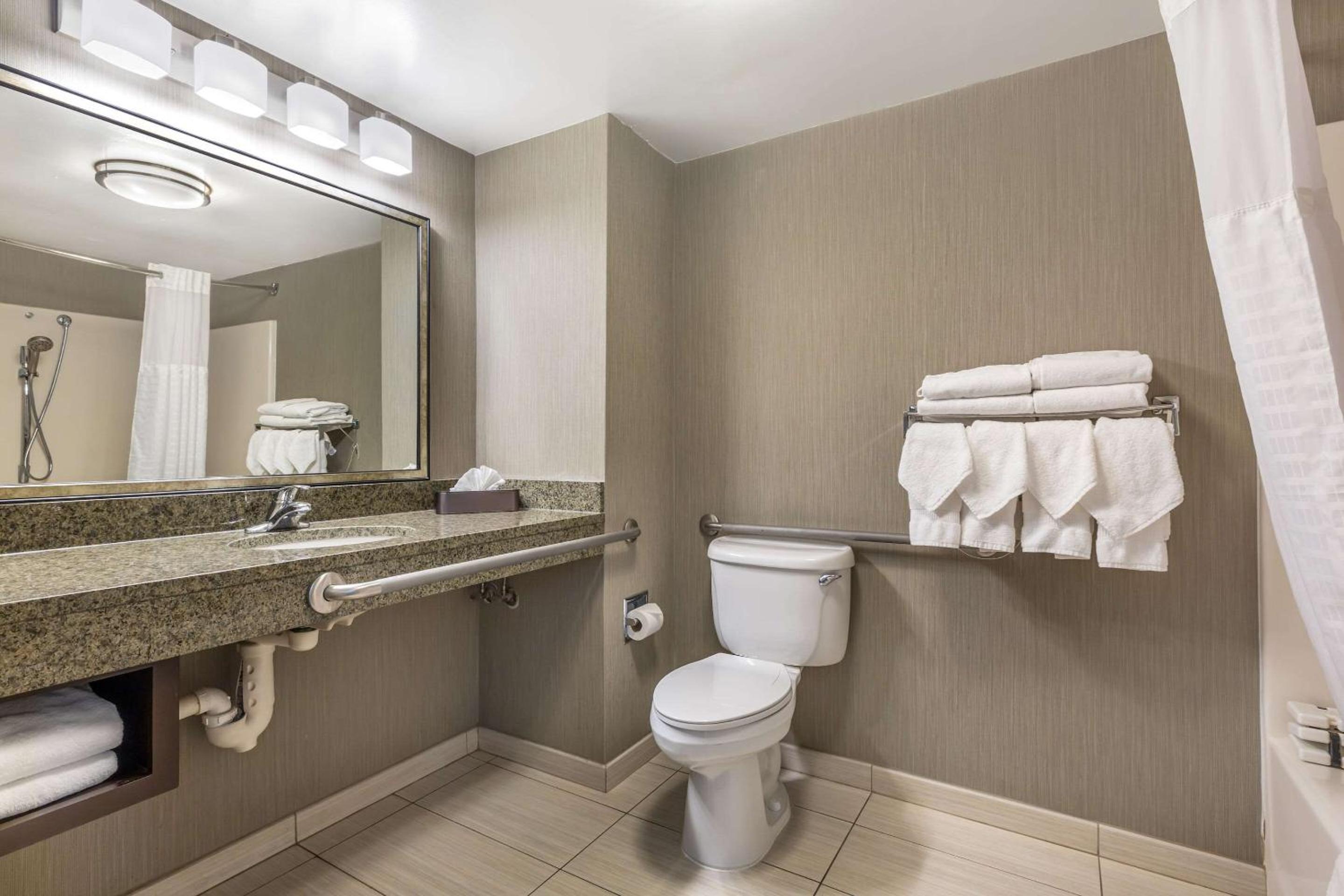 Queen Suite with Sofa Bed - Disability Access