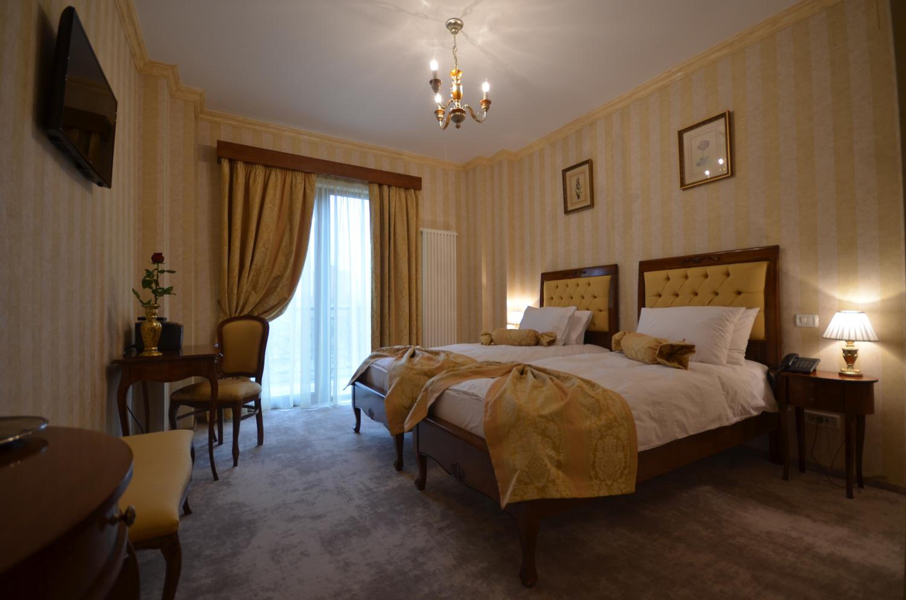 Double Room with Balcony - Photo 1