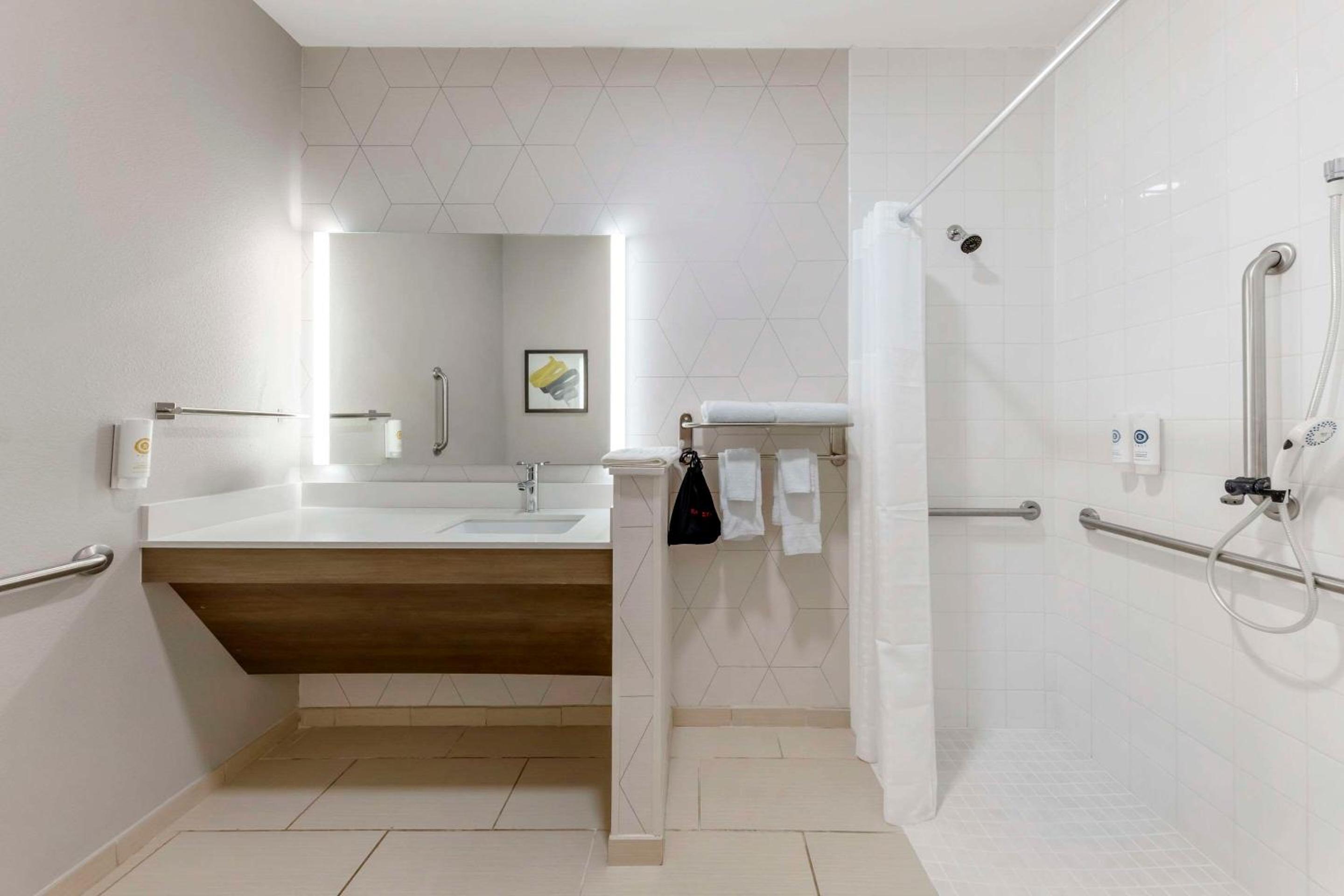 King Room - Accessible/Non-Smoking - Photo 1