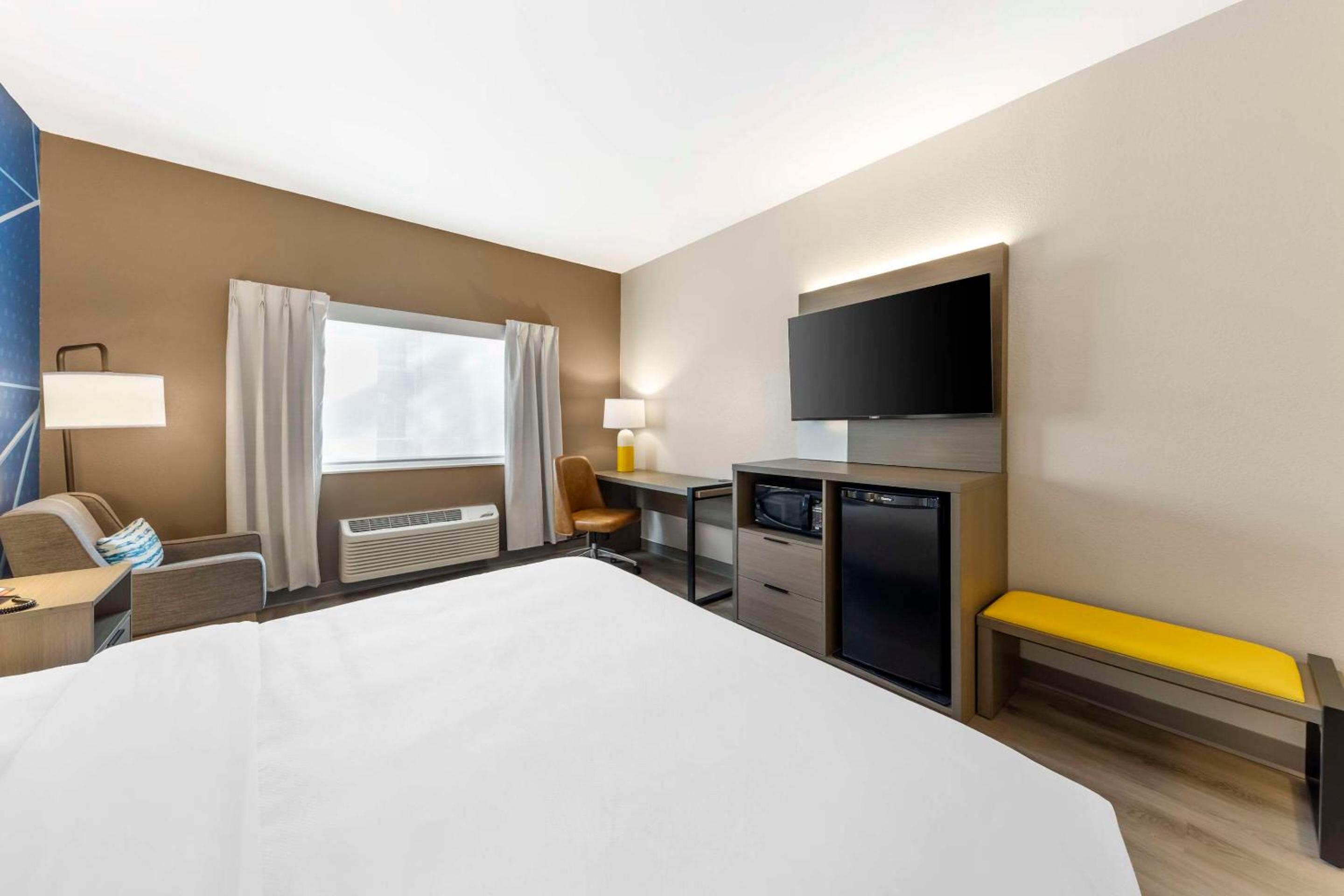 King Room - Accessible/Non-Smoking - Photo 3