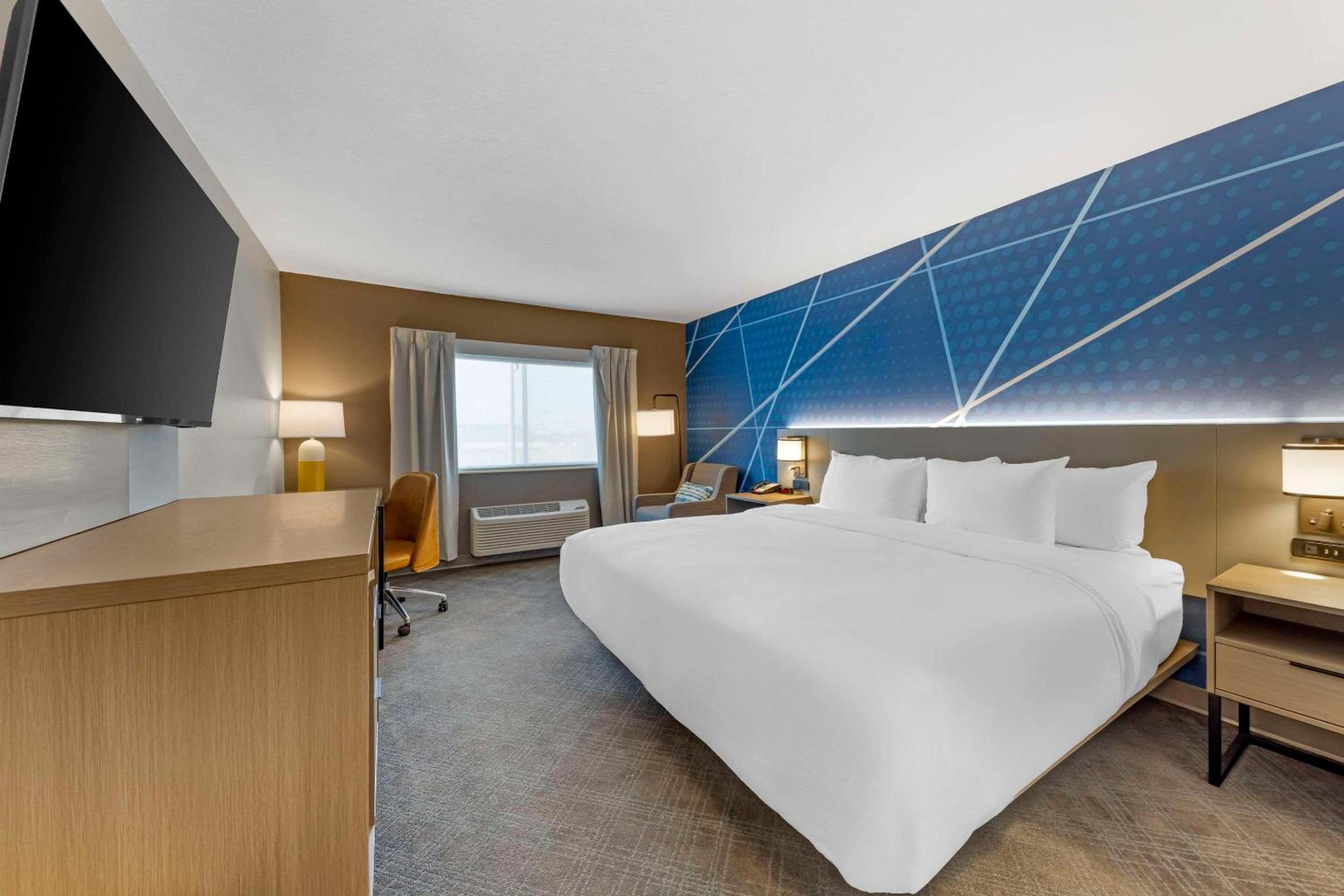 King Room - Accessible/Non-Smoking - Photo 4