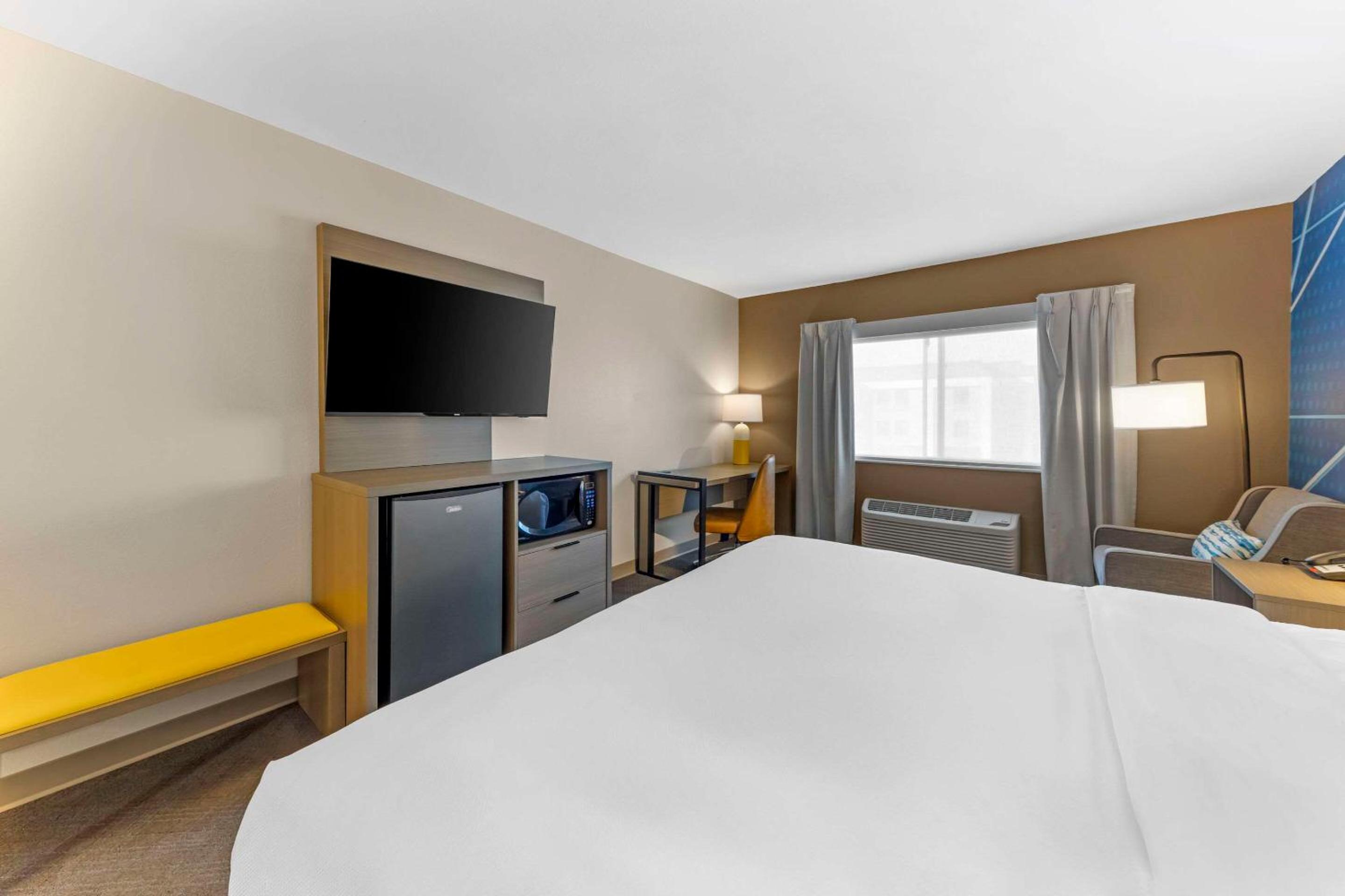 King Room - Accessible/Non-Smoking - Photo 6