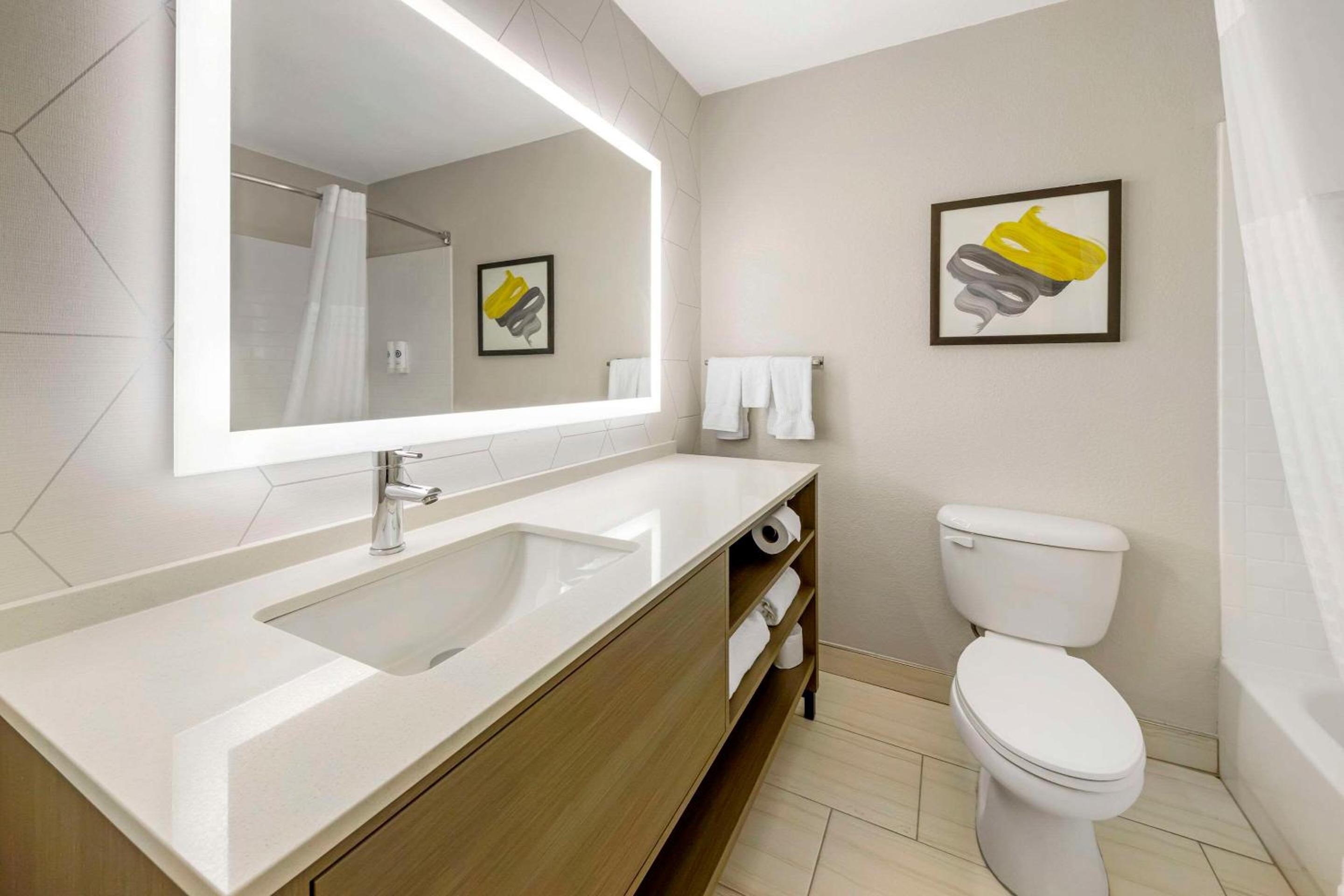 King Room - Accessible/Non-Smoking - Photo 7