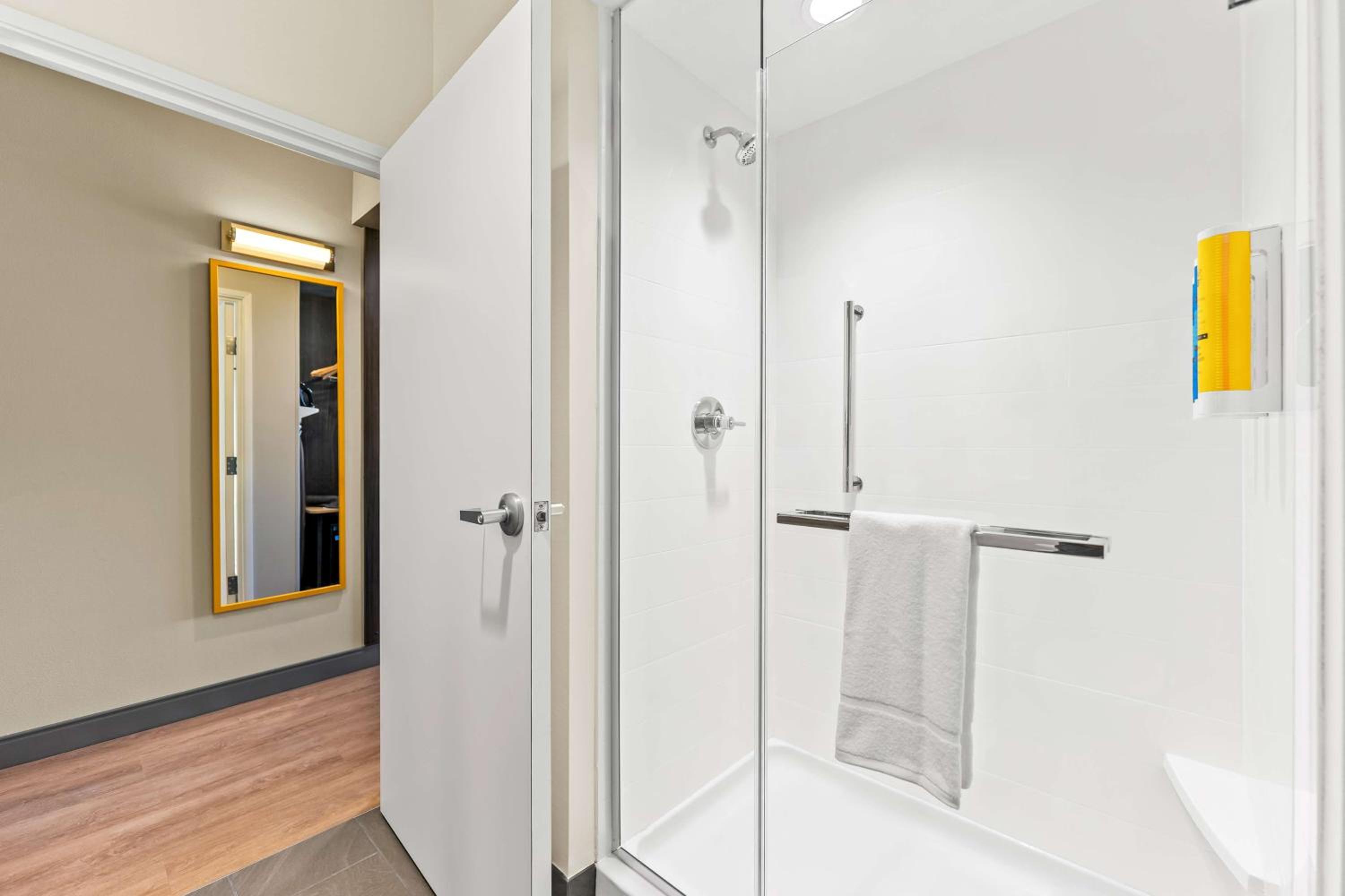 Queen Room with Two Queen Beds and Walk-In Shower photo 3