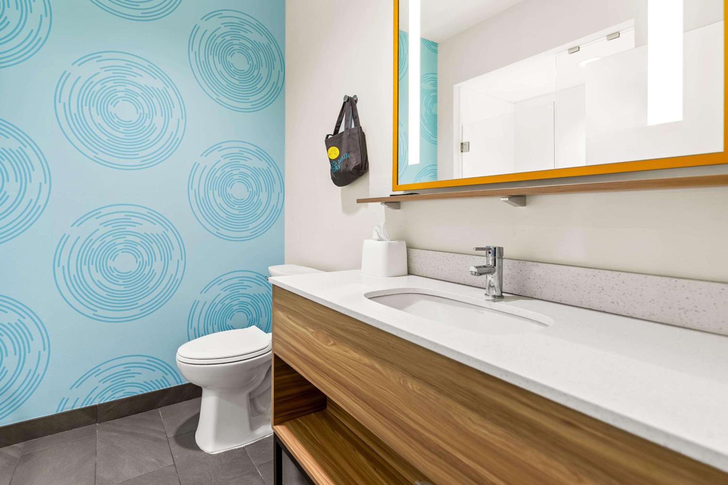 King Room with Walk-In Shower photo 3