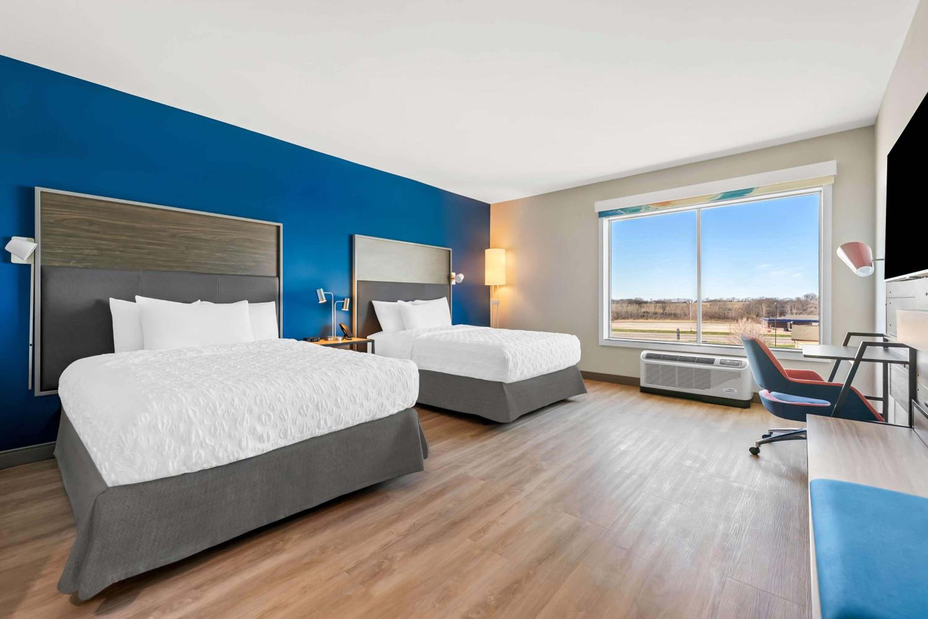 Queen Room with Two Queen Beds - Hearing Access photo 1