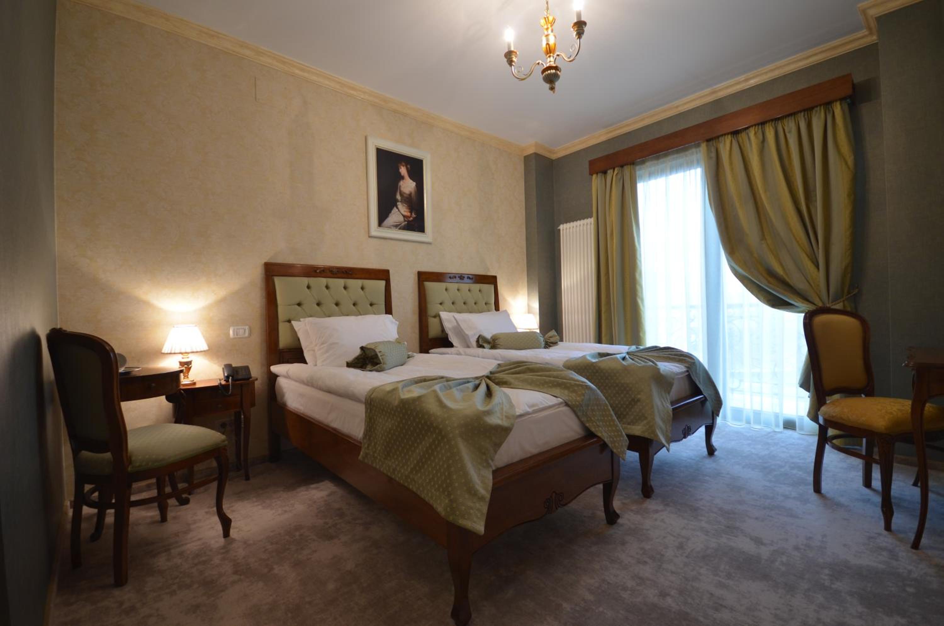 Double Room with Balcony - Photo 3