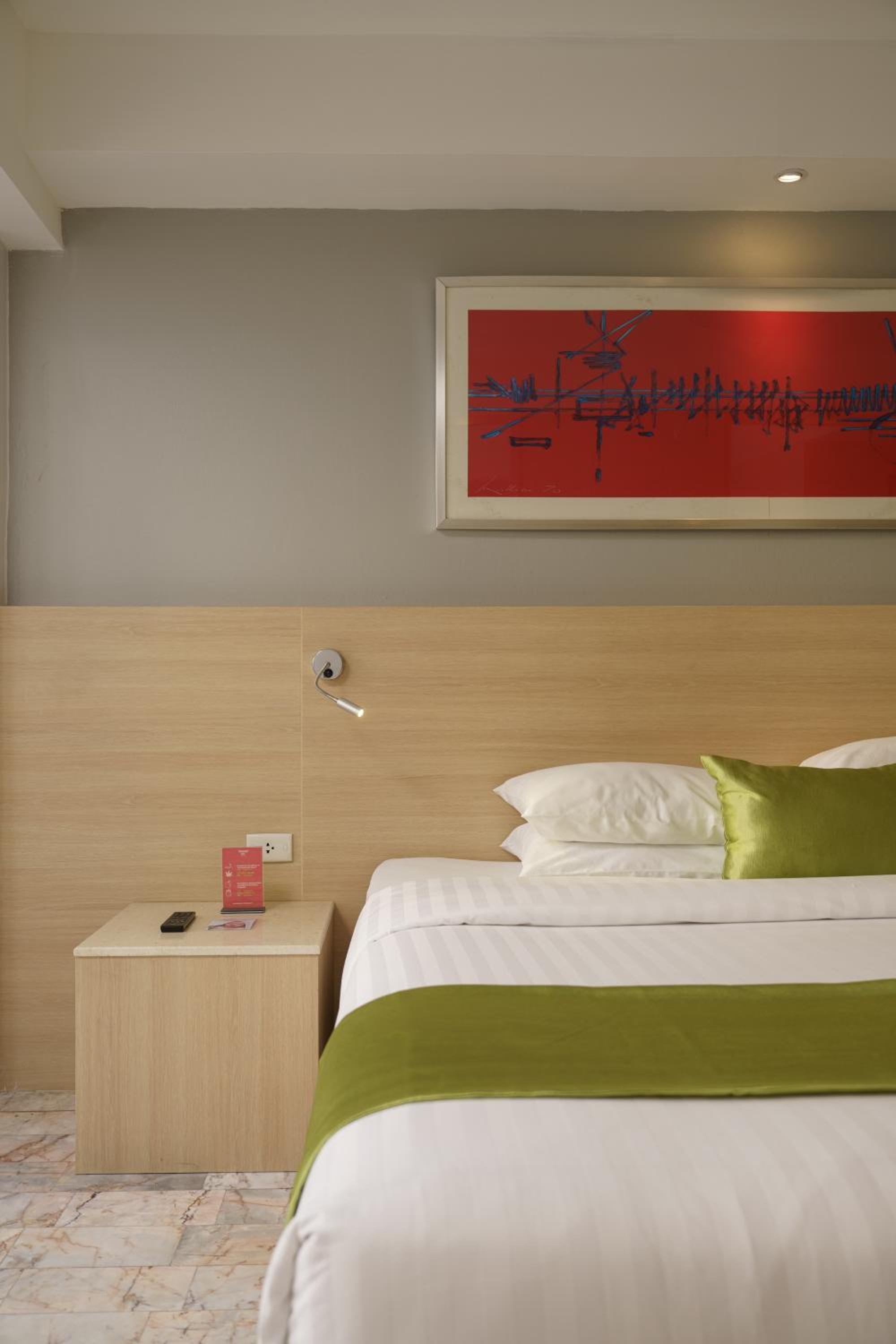 Deluxe King Room photo 3
