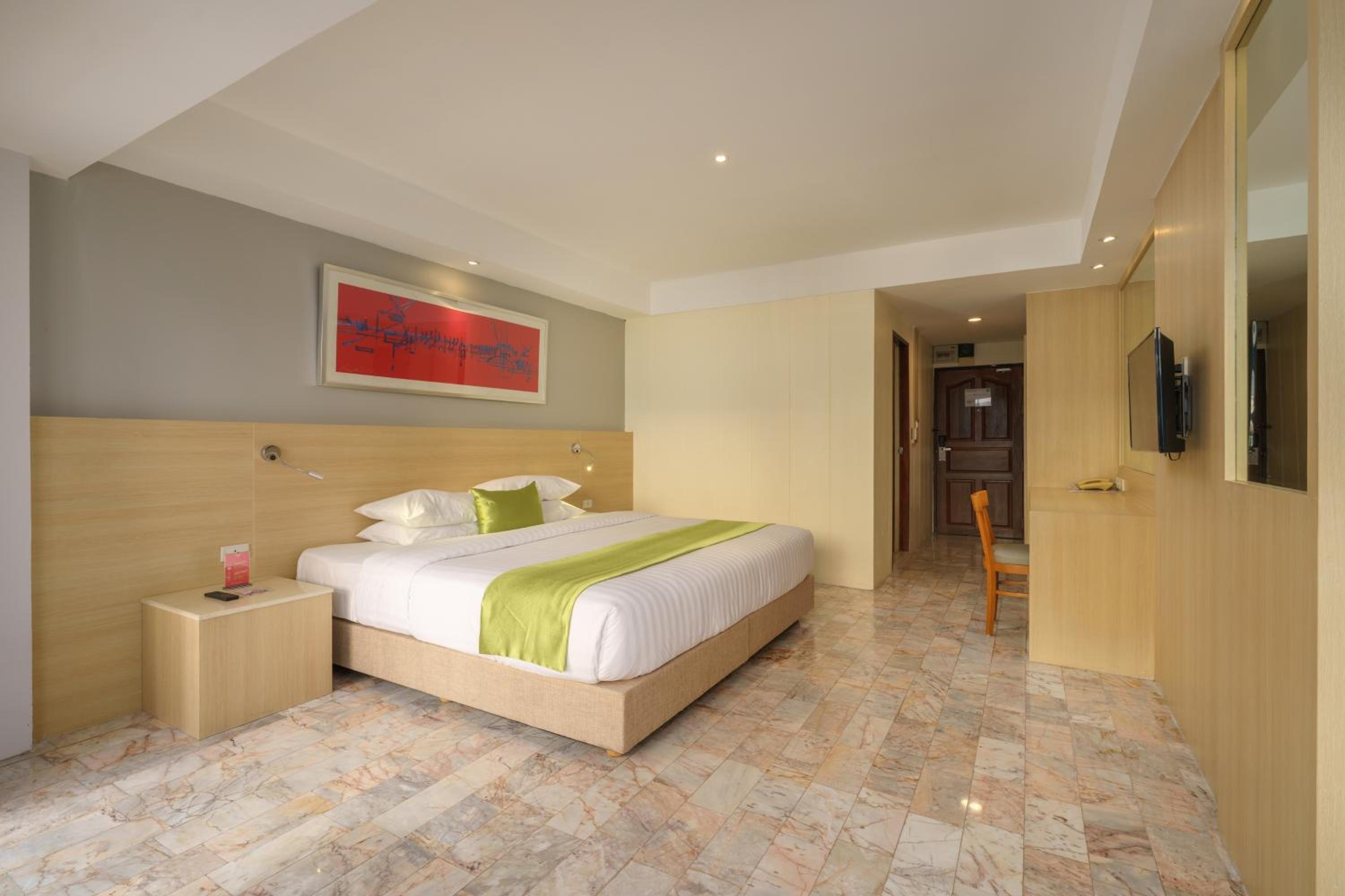 Deluxe King Room photo 2