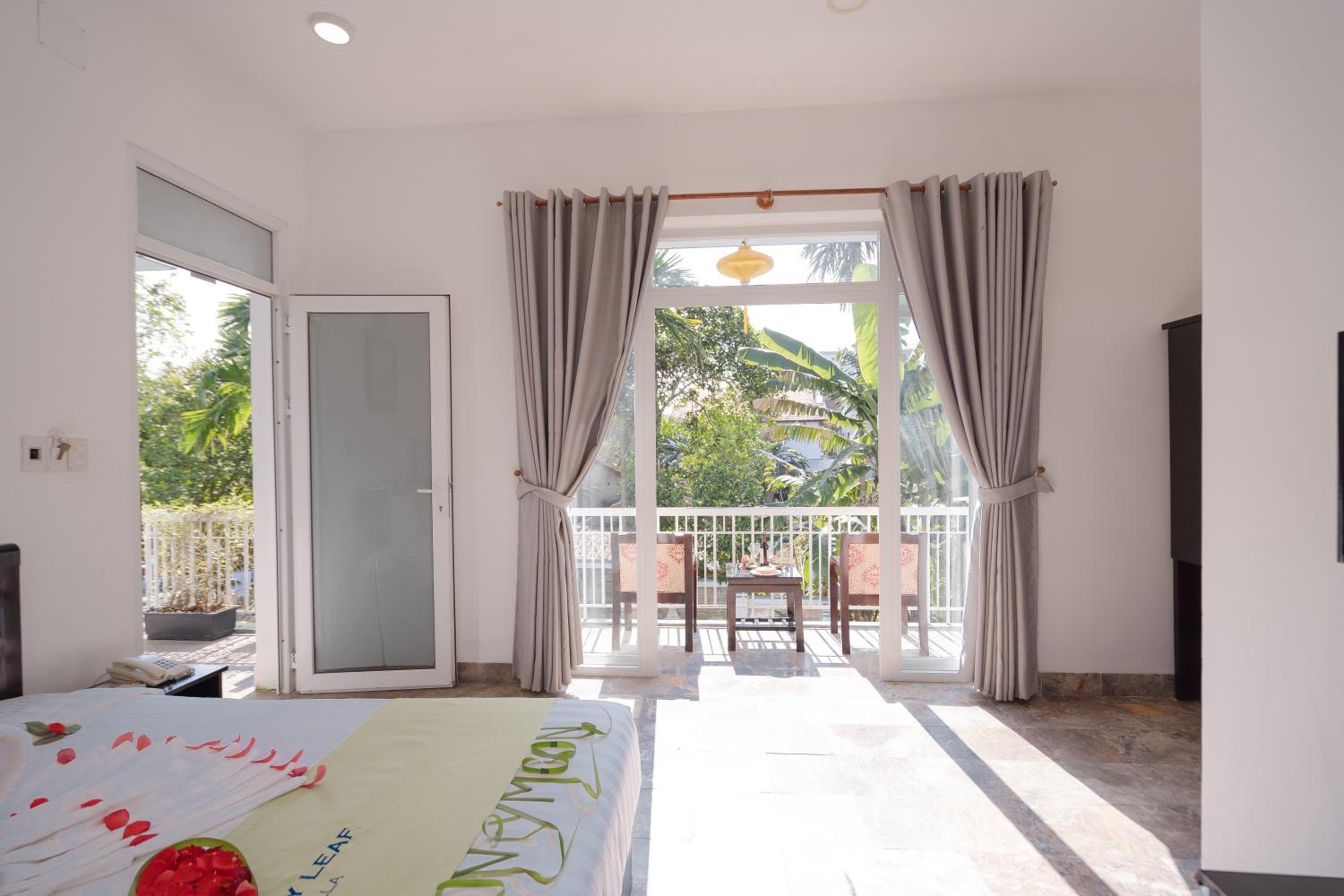 King Room with Balcony photo 1