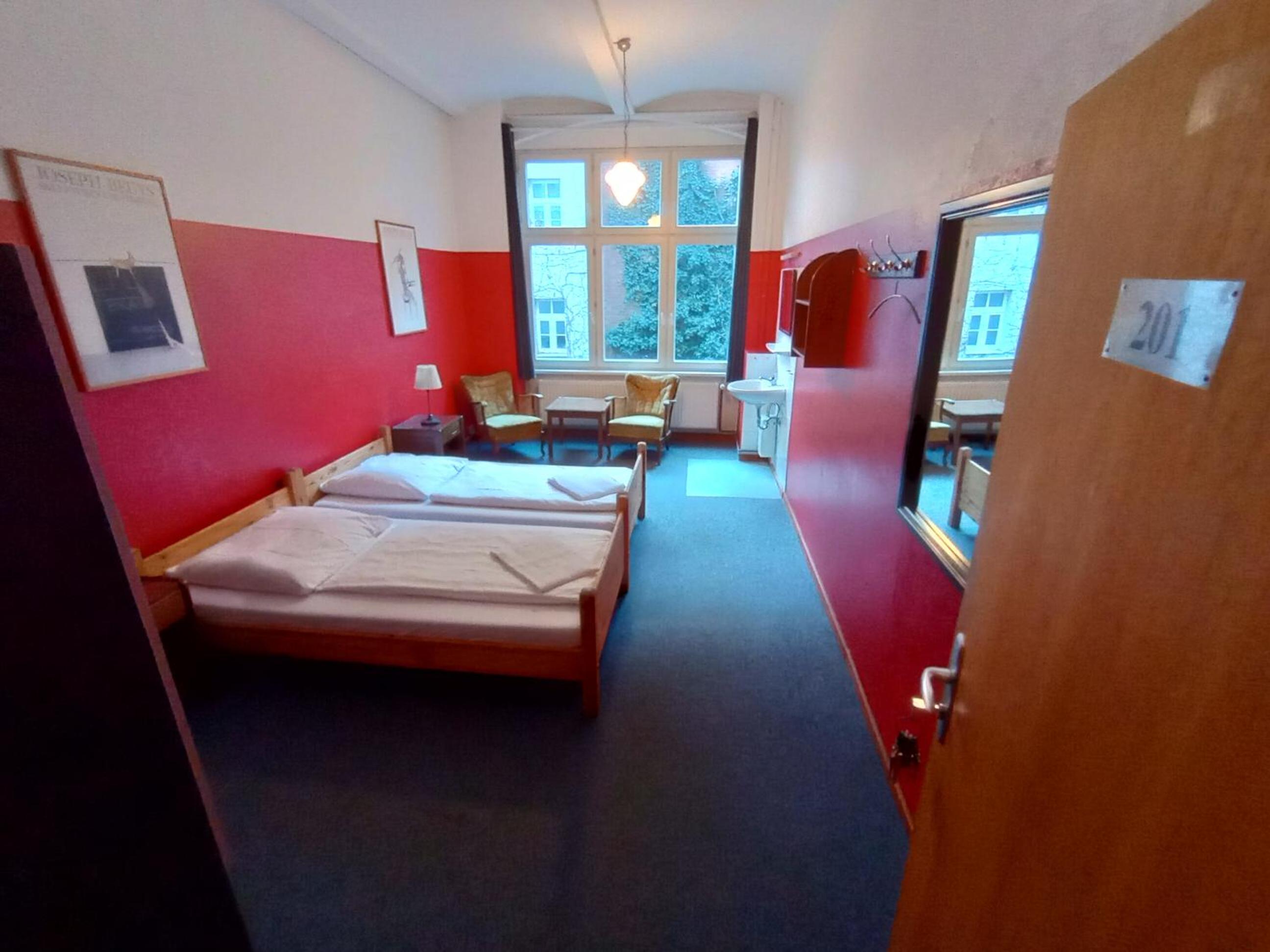 Standard Twin Room photo 2