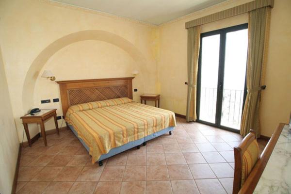 Double Room with Sea View - Photo 3