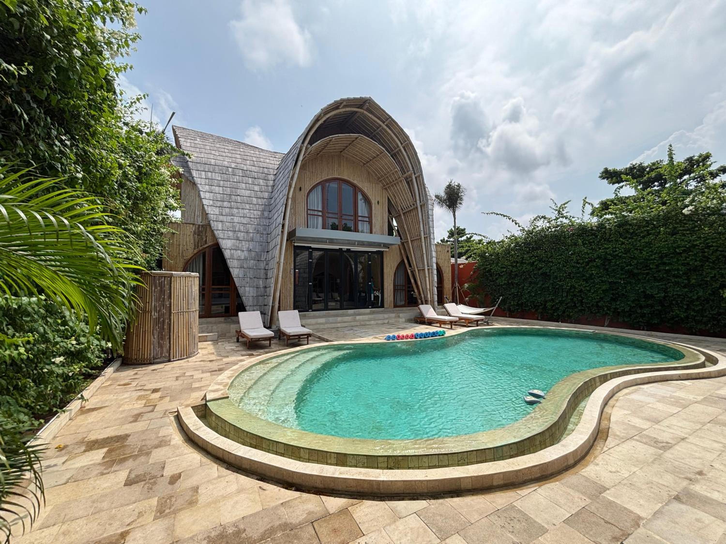 Villa photo 2