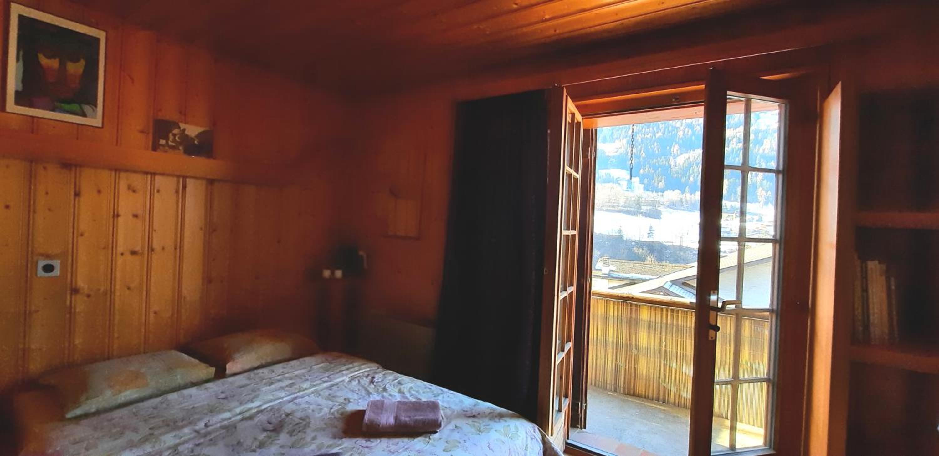 Family Room with Mountain View photo 2