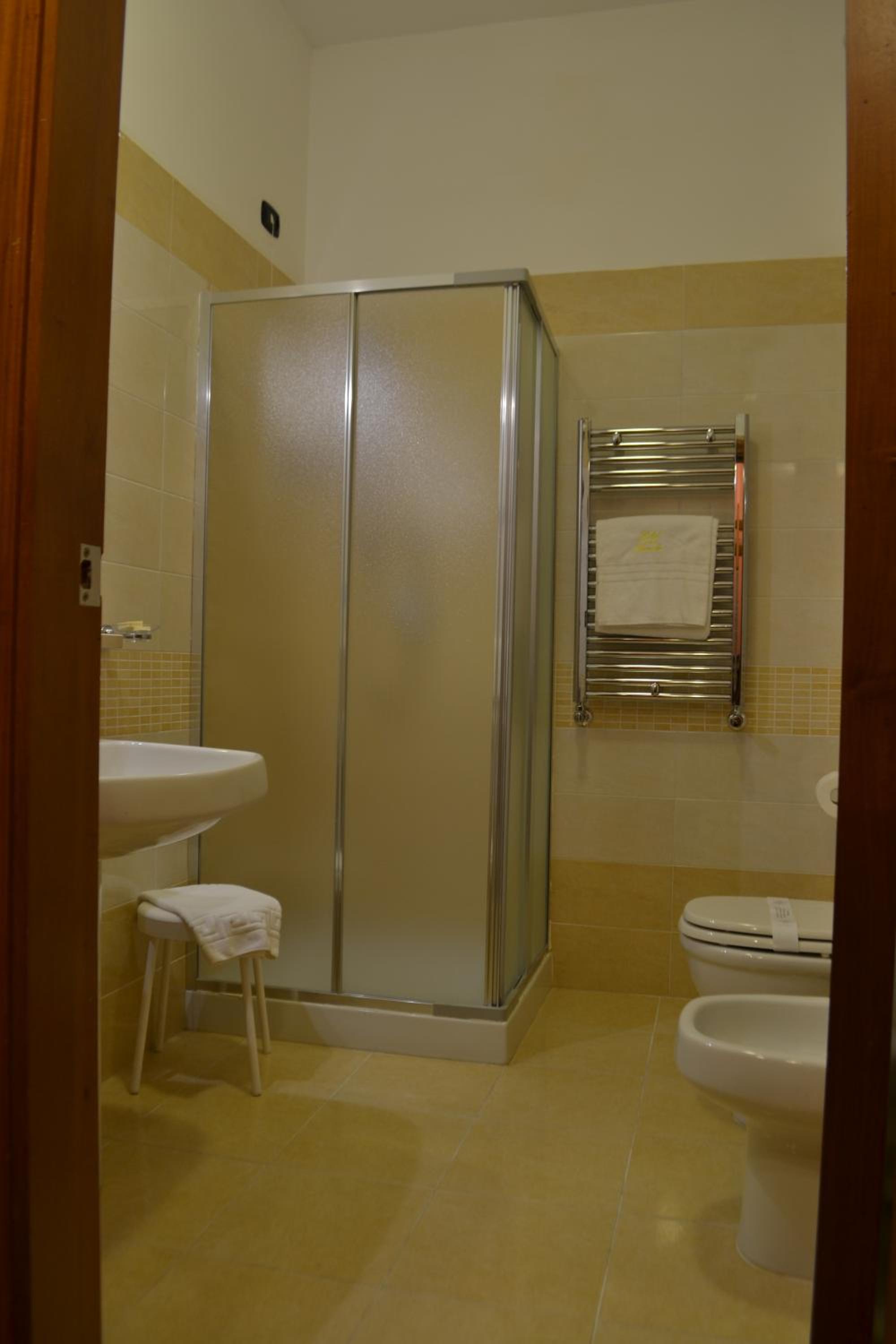 Classic Quadruple Room photo 2