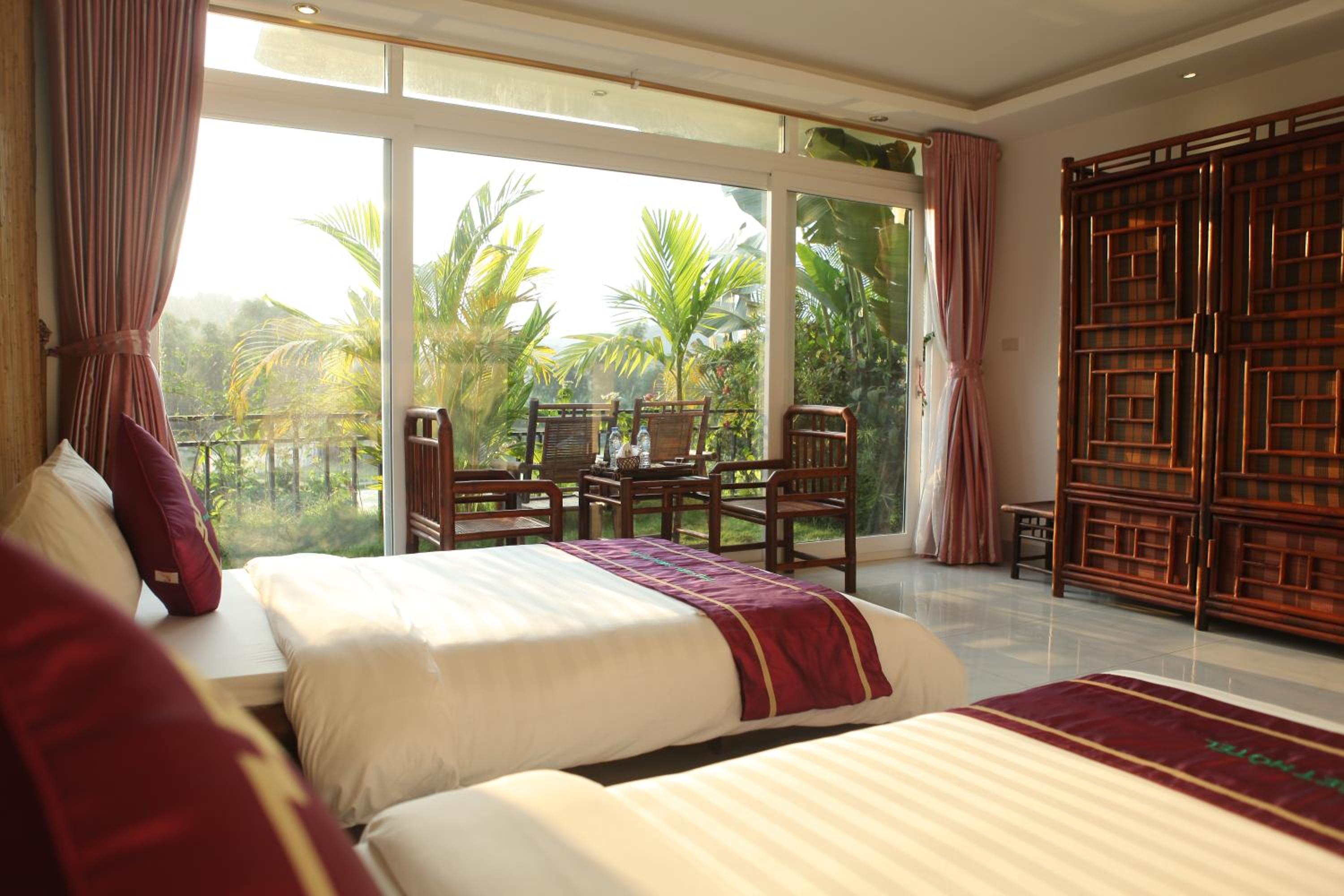 Deluxe Family Room with Mountain and Valley View photo 3