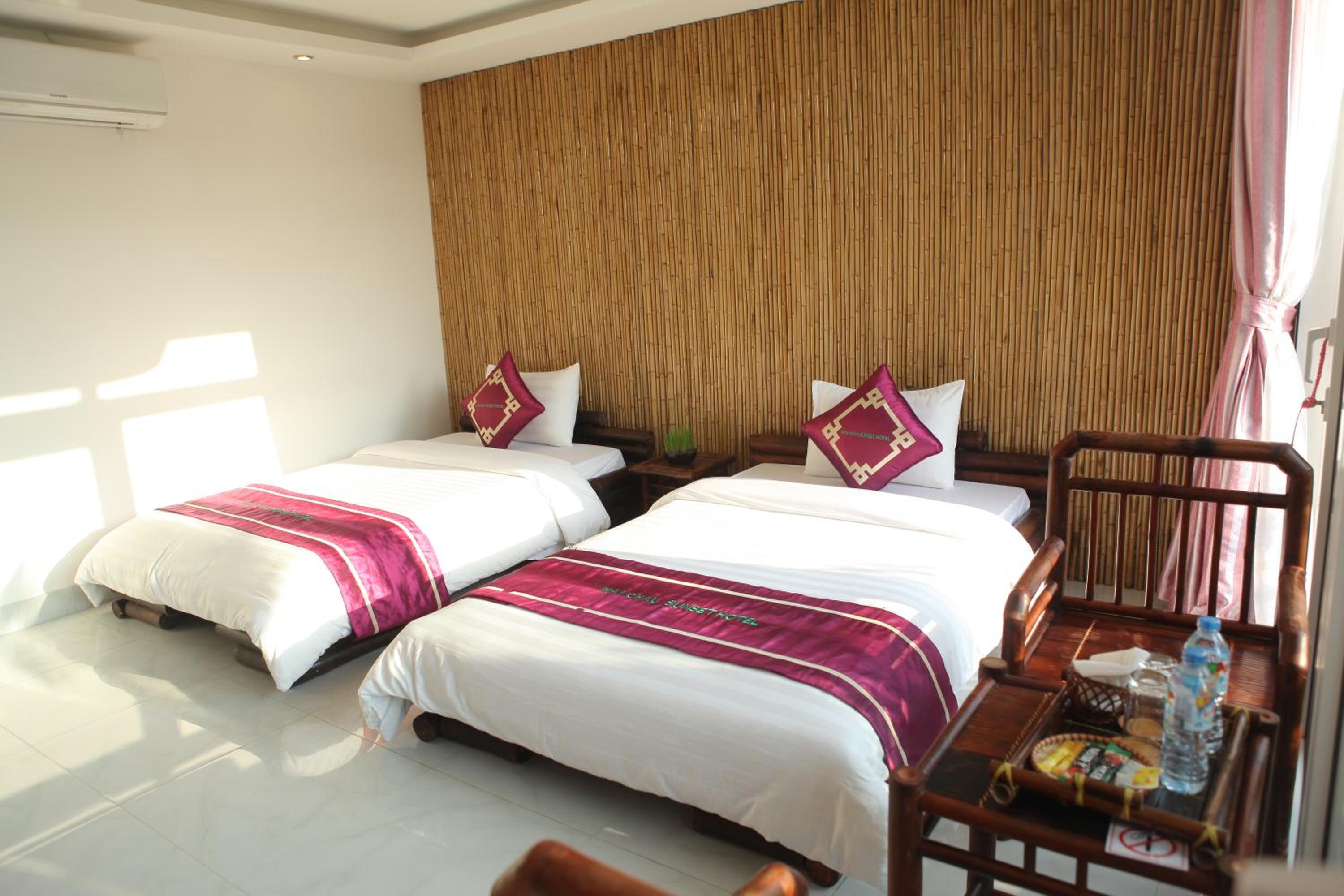 Deluxe Family Room with Mountain and Valley View photo 2