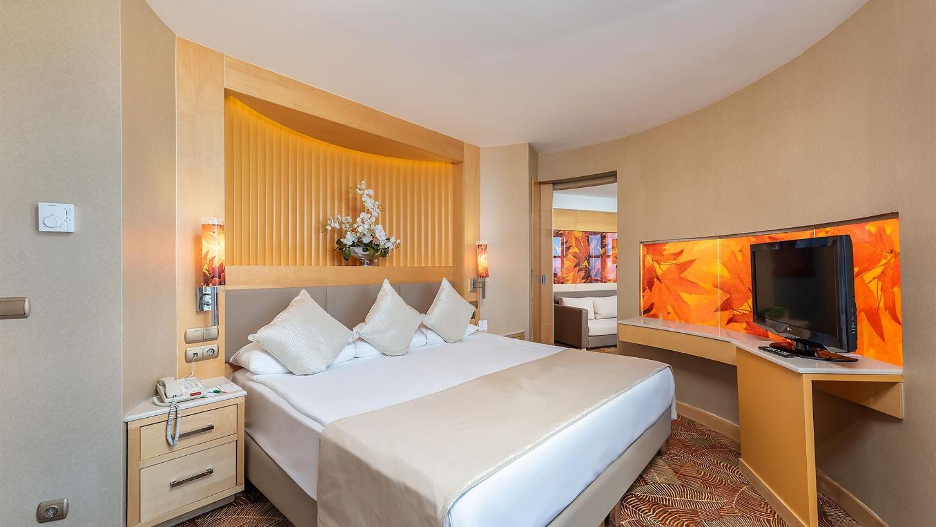 Deluxe Suite with Sea View photo 1